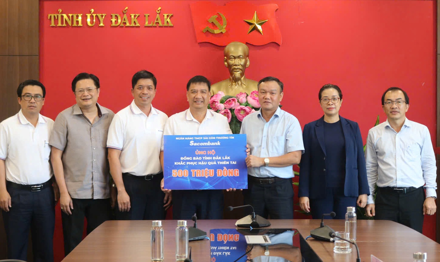 Sacombank hỗ trợ 500 triệu đồng giúp người dân khắc phục hậu quả thiên tai