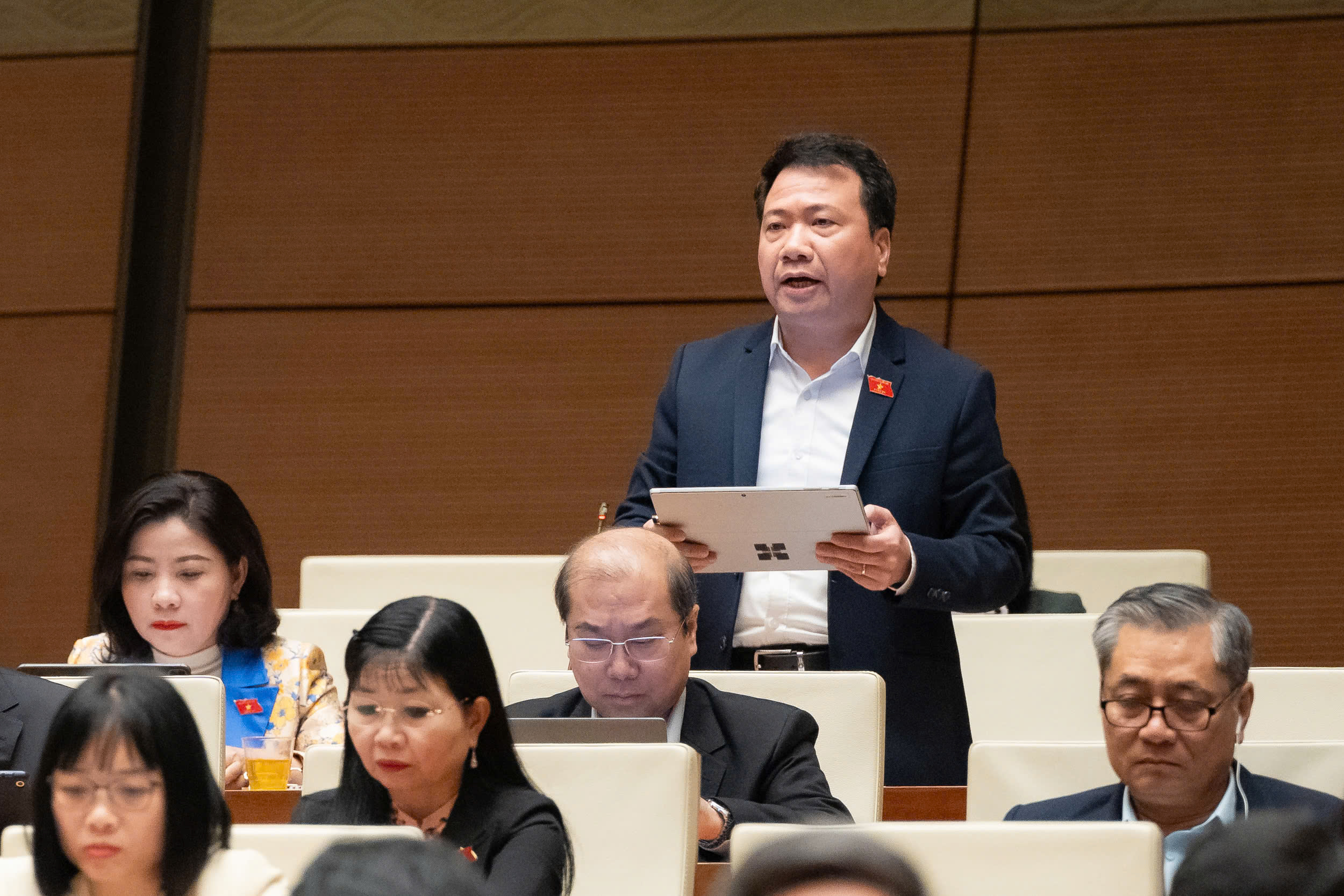 Đoàn đại biểu Quốc hội tỉnh Đắk Lắk thảo luận về kết quả công tác nhiệm kỳ của Quốc hội và Chính phủ