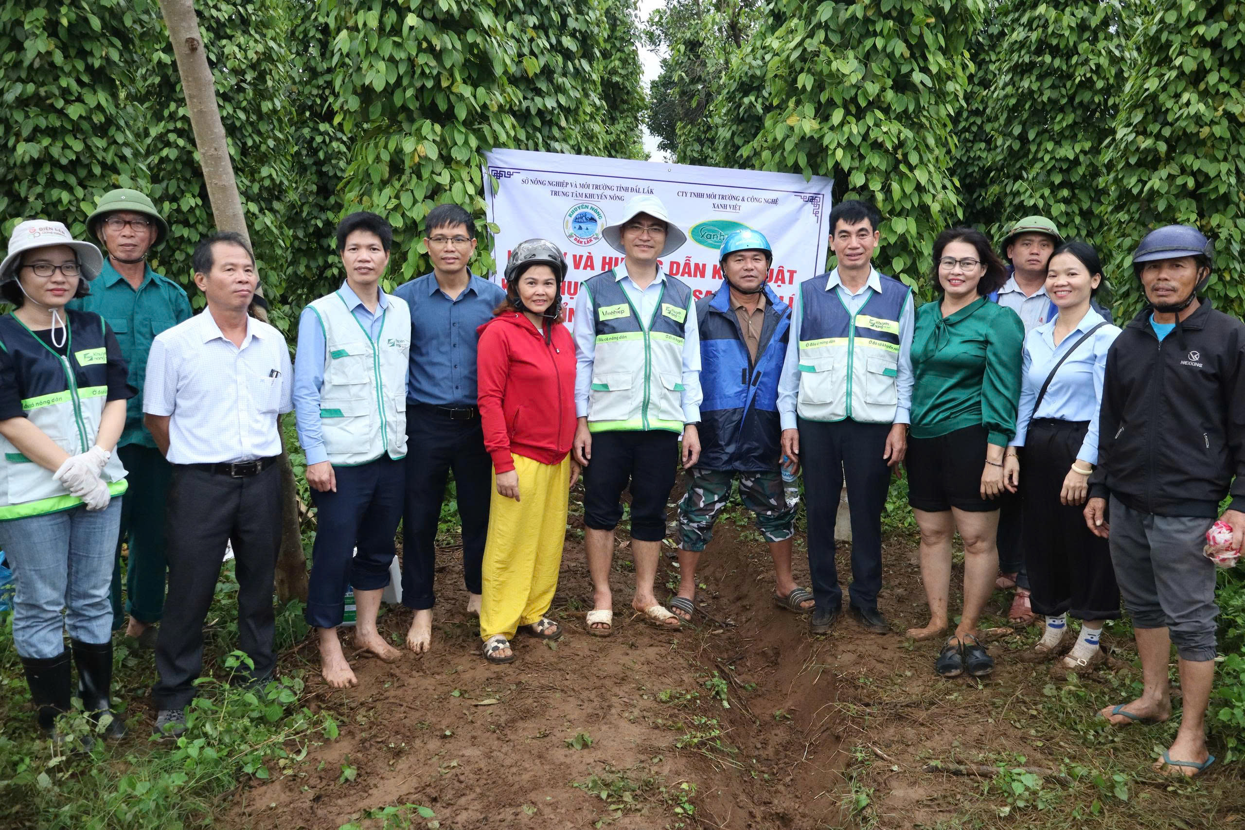 Đắk Lắk khôi phục sản xuất sau bão lũ, hỗ trợ 3.000 kg chế phẩm sinh học cho nông dân vùng ảnh hưởng