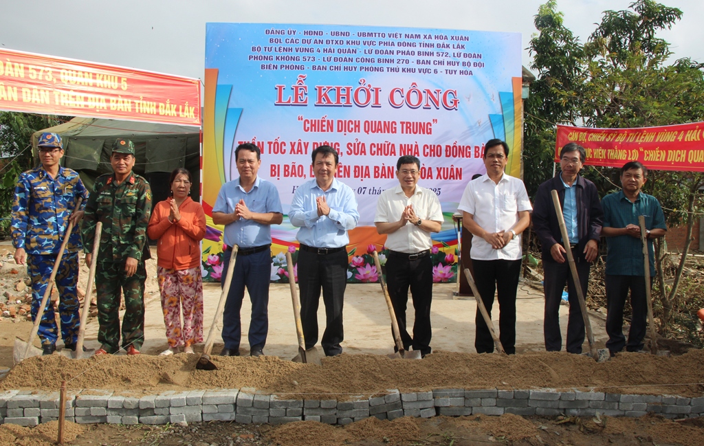 Khởi công xây dựng nhà cho các hộ dân bị thiệt hại do mưa lũ tại xã Hòa Xuân