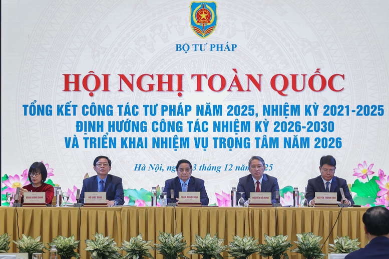Thủ tướng Phạm Minh Chính: Chuyển từ "quản lý bằng pháp luật" sang "kiến tạo thể chế phát triển"
