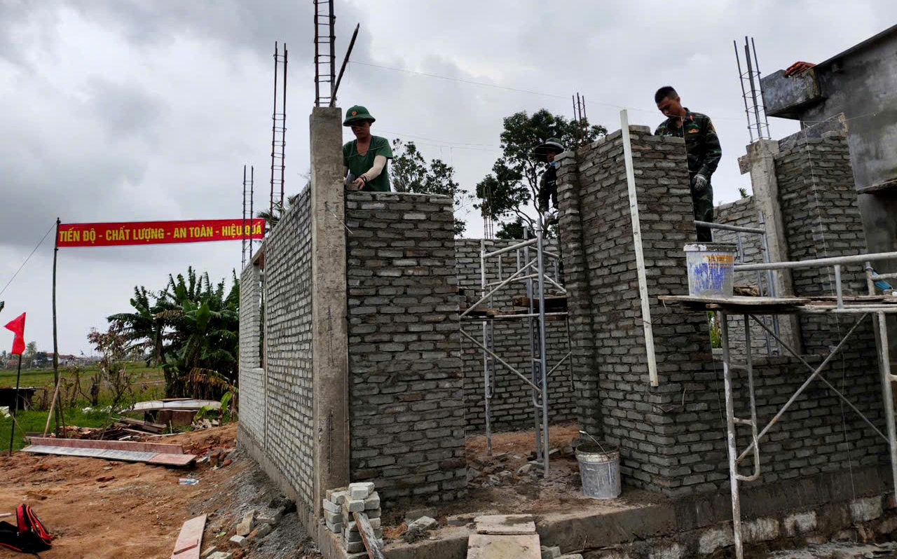 Lữ đoàn Đặc công bộ 198 “thần tốc” xây dựng 18 căn nhà cho người dân Đắk Lắk trong Chiến dịch Quang Trung