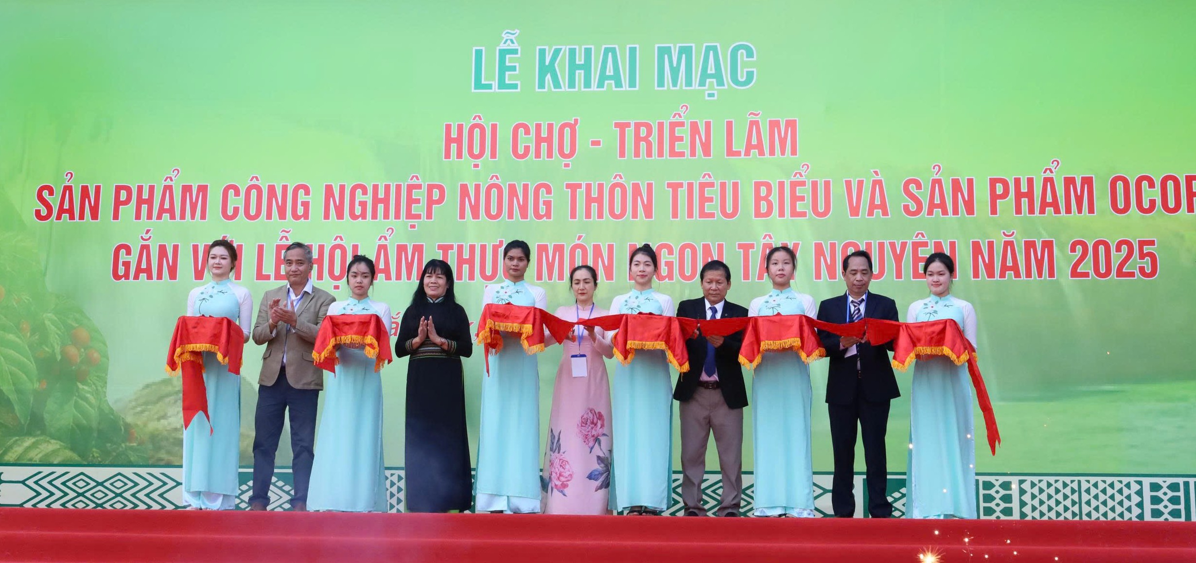 250 gian hàng tham gia Hội chợ - Triển lãm  sản phẩm công nghiệp nông thôn tiêu biểu và sản phẩm OCOP và Lễ hội Ẩm thực món ngon Tây Nguyên