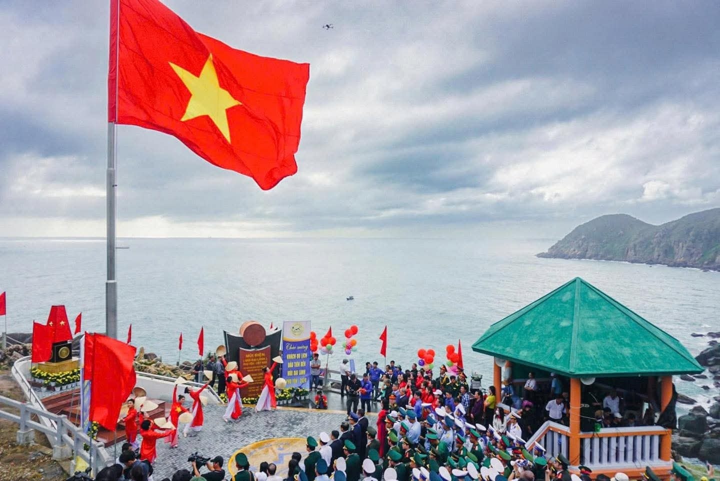 Đắk Lắk tổ chức Lễ Chào cờ đầu năm 2026 và đón du khách đầu tiên tại Mũi Điện