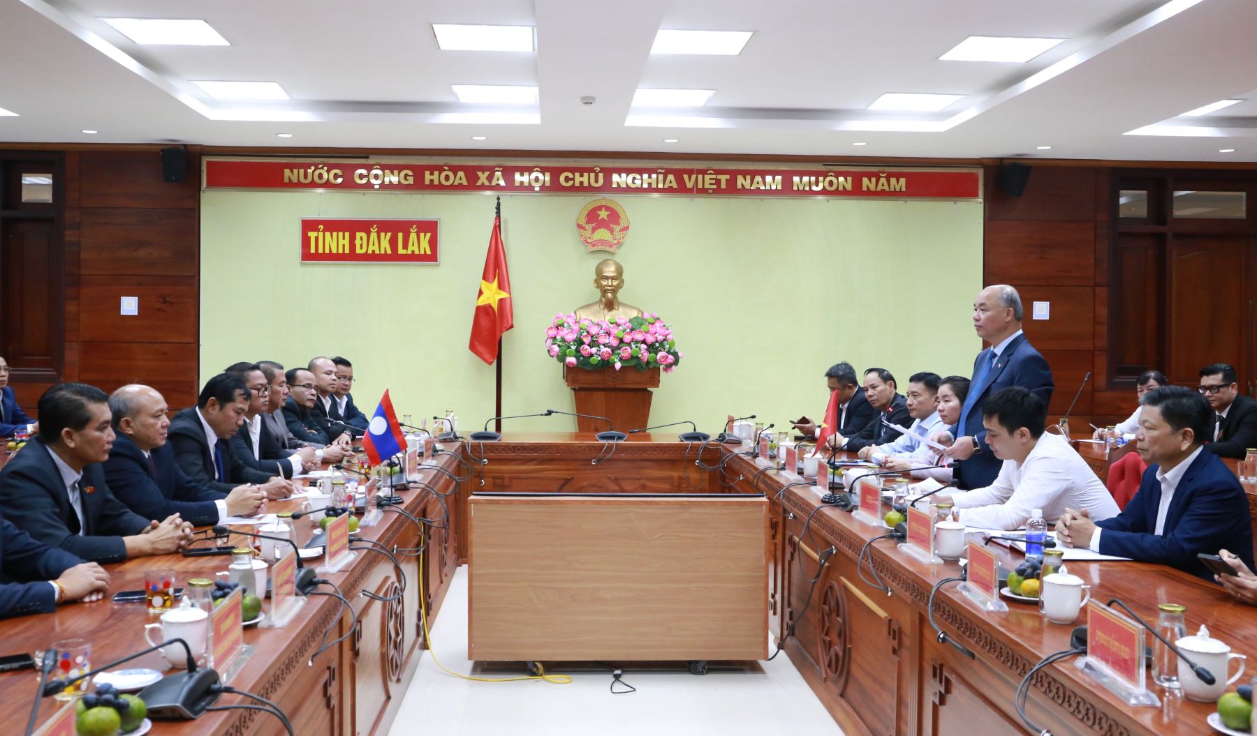 UBND tỉnh Đắk Lắk chào xã giao đoàn công tác hai tỉnh Salavan và Champasak