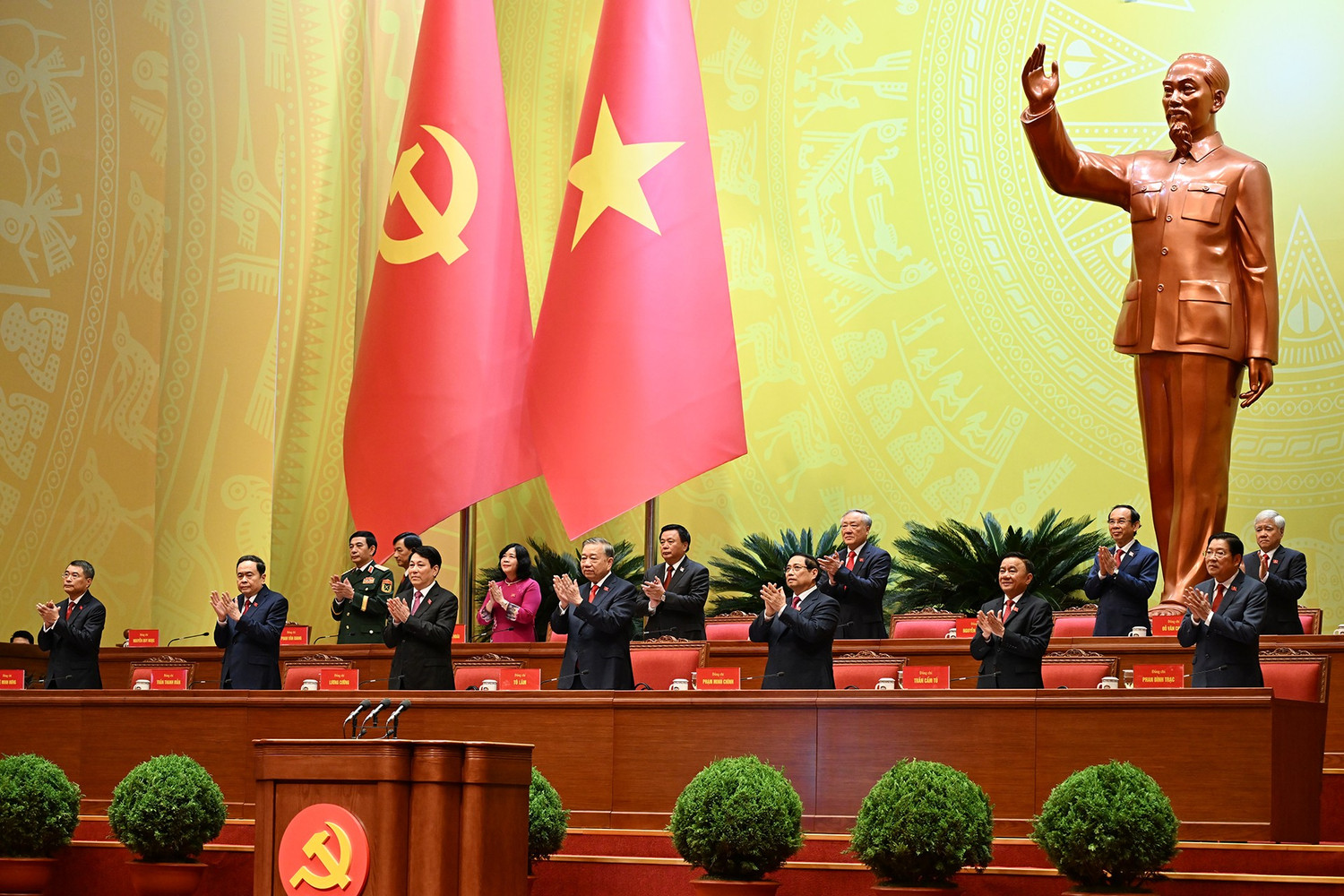 Các tỉnh Nam Lào chúc mừng Đại hội đại biểu toàn quốc lần thứ XIV của Đảng Cộng sản Việt Nam