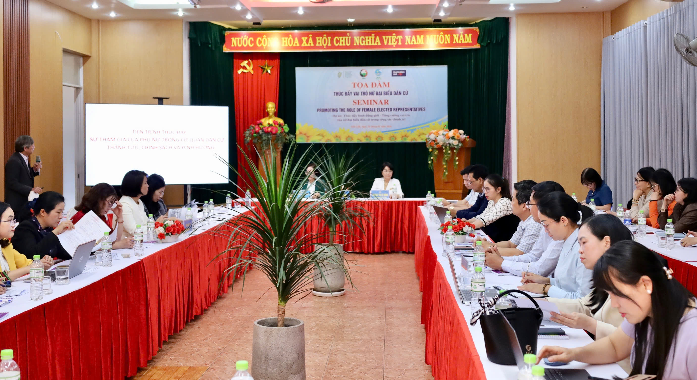 Tọa đàm thúc đẩy vai trò nữ đại biểu dân cử