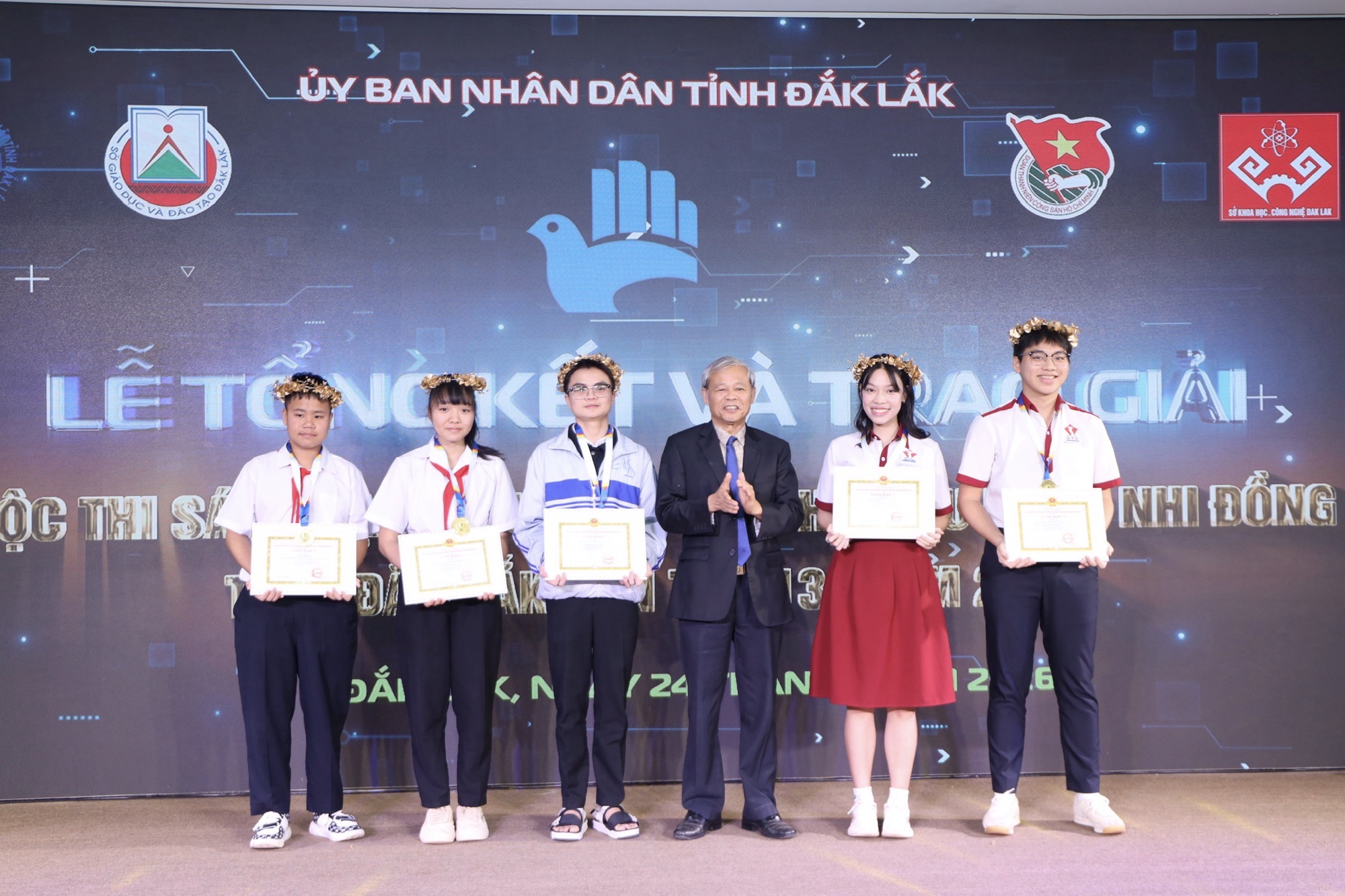 Trao giải Cuộc thi sáng tạo dành cho thanh thiếu niên, nhi đồng tỉnh Đắk Lắk lần thứ 13 năm 2025.