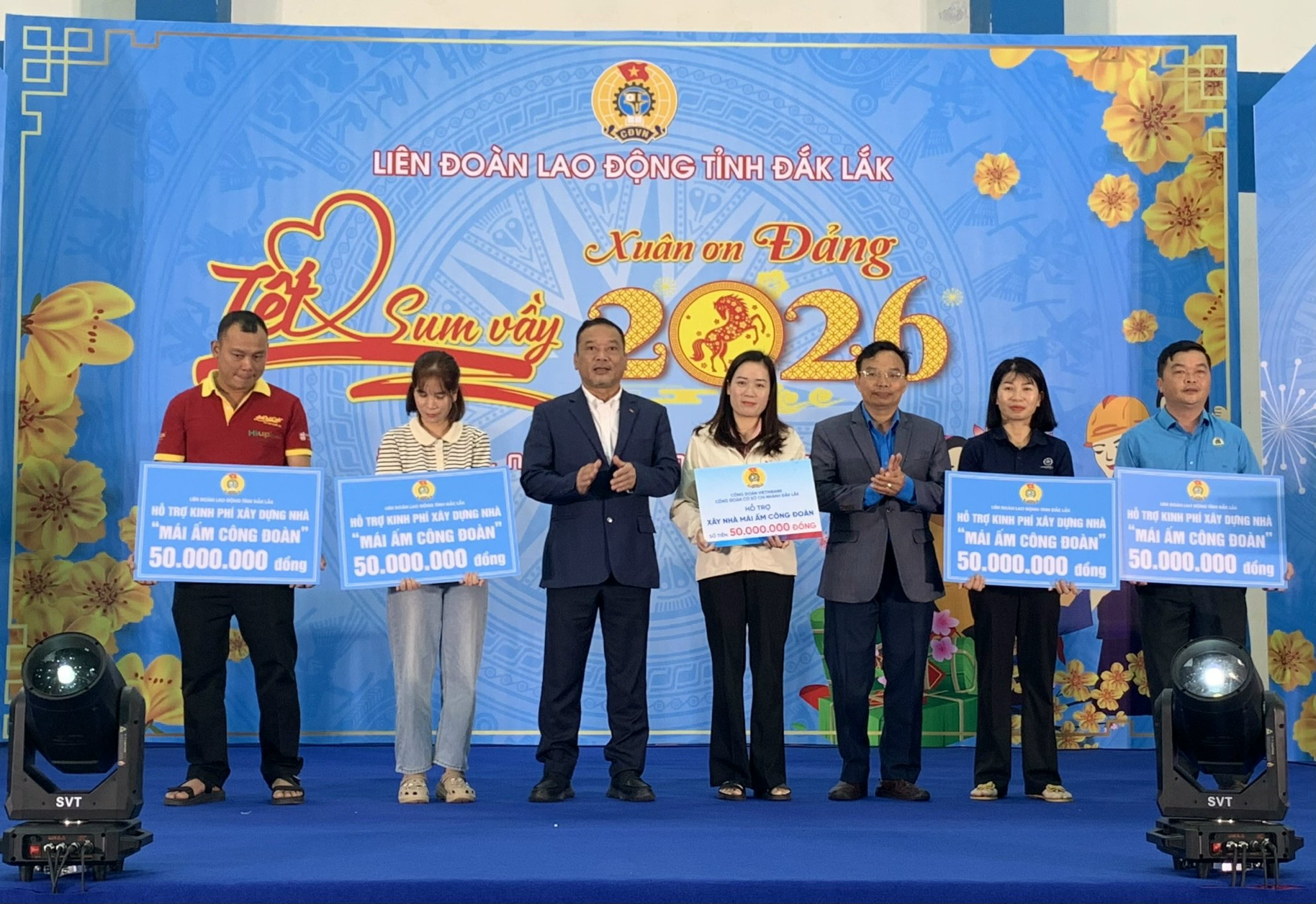 Ấm áp Chương trình “Tết Sum vầy - Xuân ơn Đảng” năm 2026 tại khu vực phía Tây tỉnh Đắk Lắk