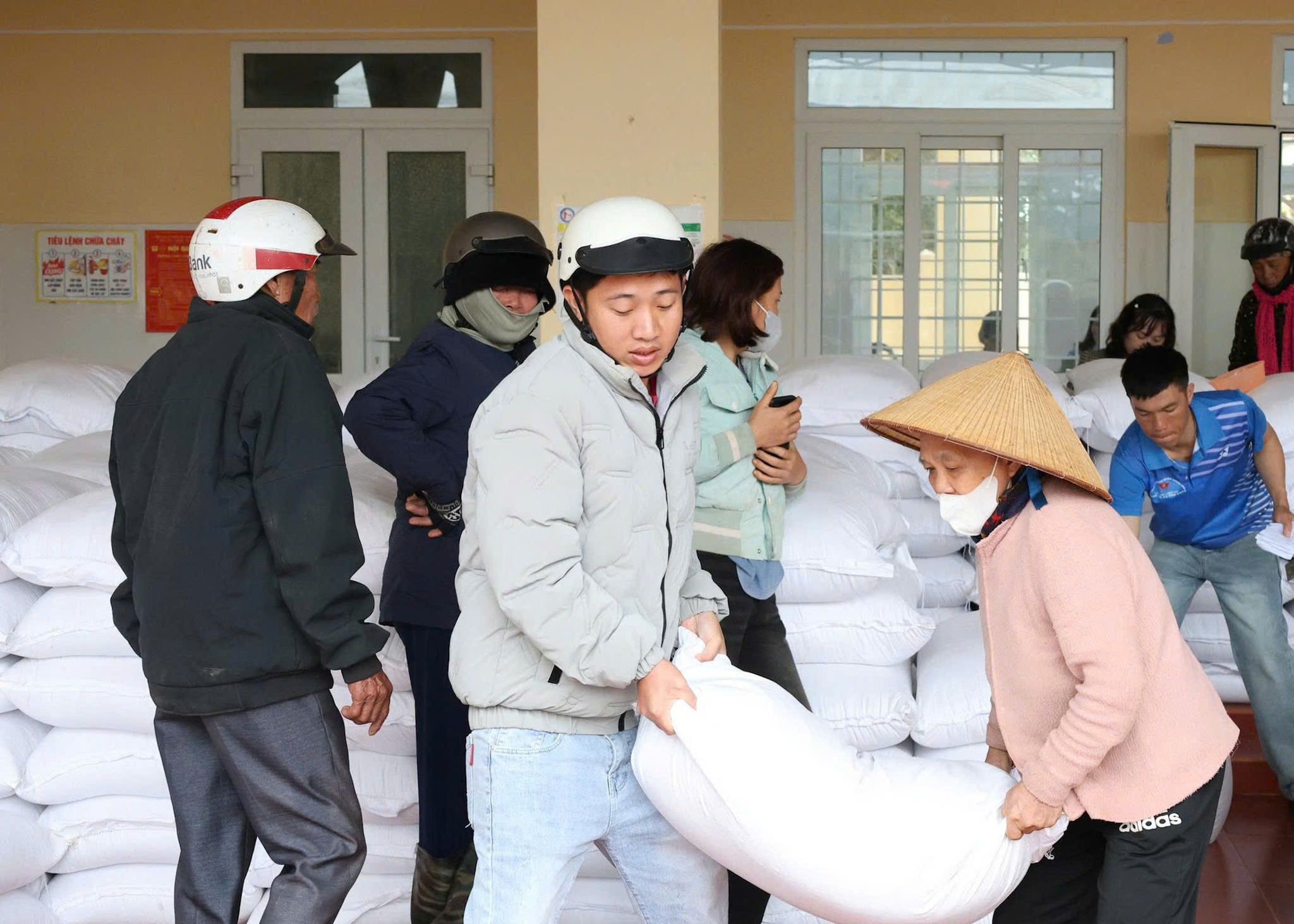 76 xã, phường Đắk Lắk tập trung cấp phát gạo hỗ trợ người dân trong dịp Tết Nguyên đán Bính Ngọ năm 2026