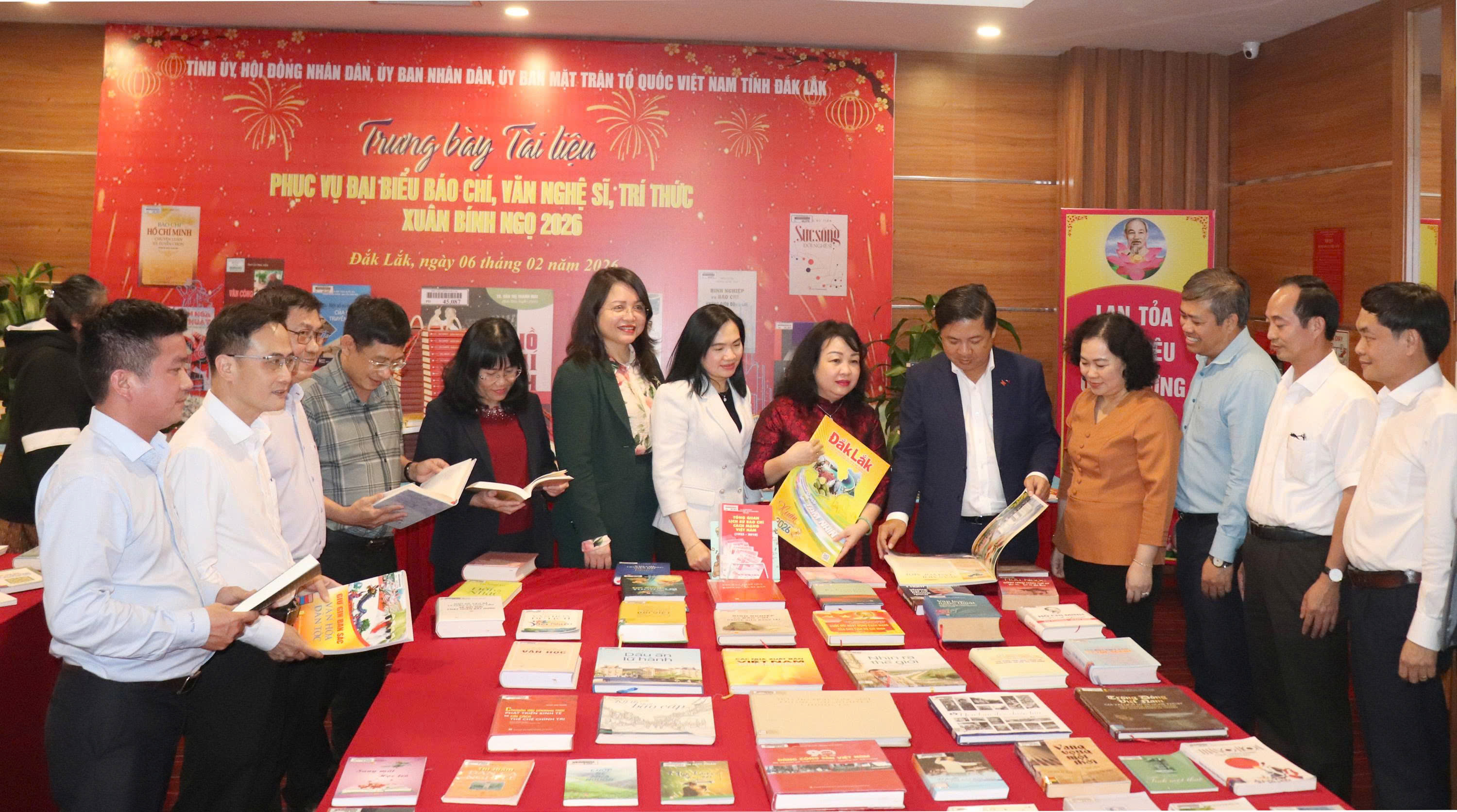 Gặp mặt báo chí, văn nghệ sĩ, trí thức tiêu biểu nhân dịp Xuân Bính Ngọ 2026