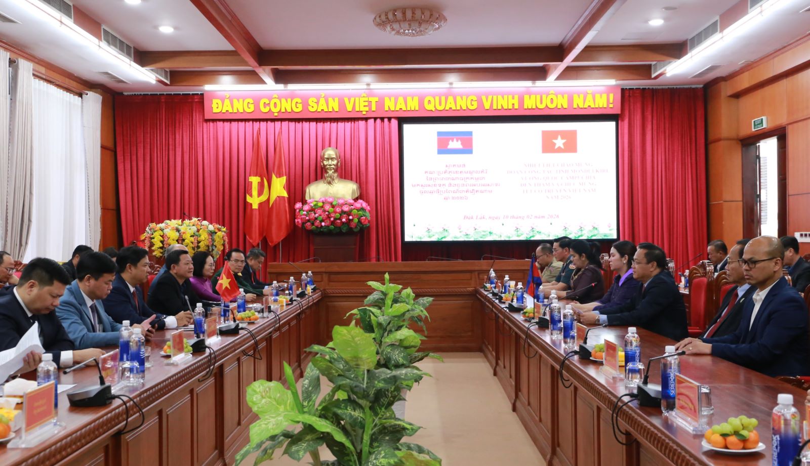 Đoàn công tác của tỉnh Mondulkiri thăm và chúc Tết cổ truyền tại tỉnh Đắk Lắk