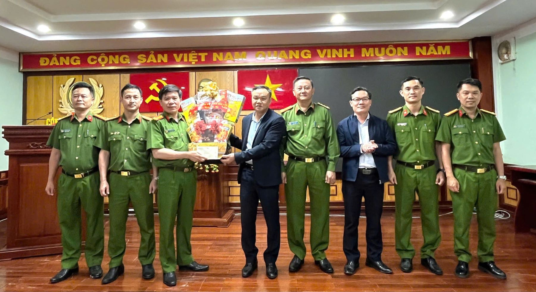 Phó Chủ tịch UBND tỉnh Đắk Lắk Đào Mỹ thăm, chúc Tết Phòng Cảnh sát Kinh tế Công an tỉnh