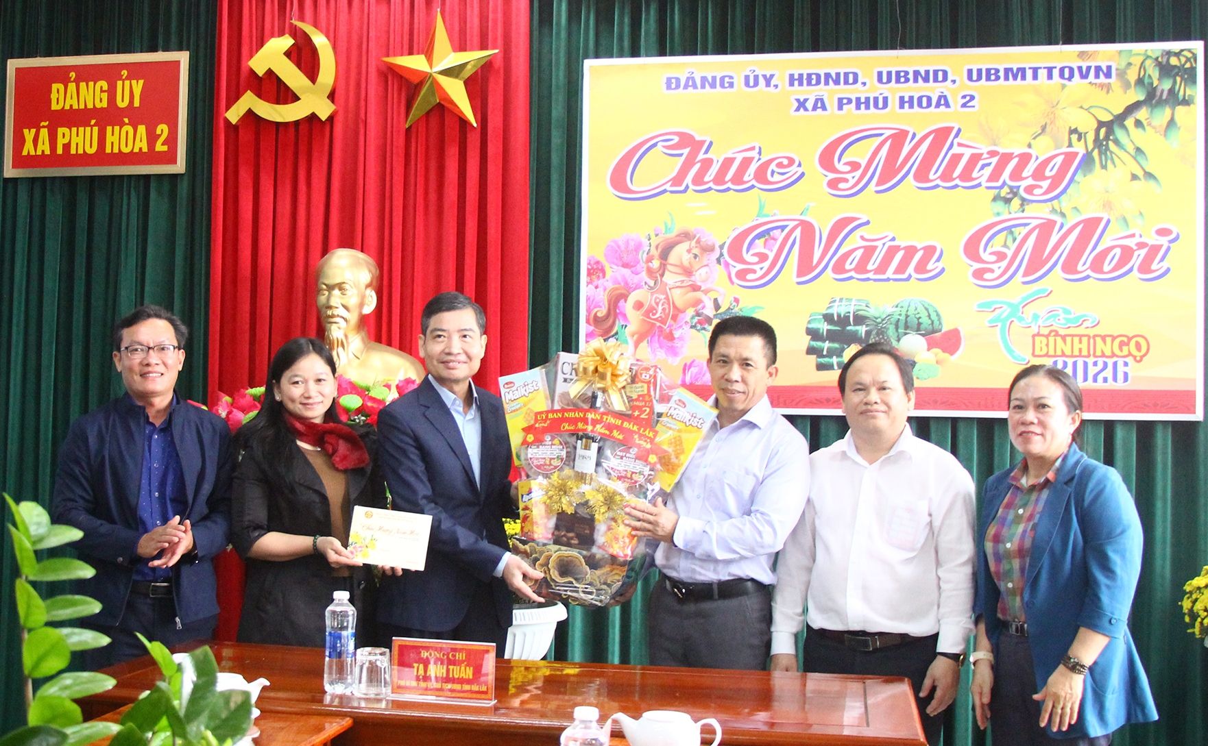 Chủ tịch UBND tỉnh Tạ Anh Tuấn chúc Tết Đảng bộ, chính quyền và Nhân dân xã Phú Hòa 2