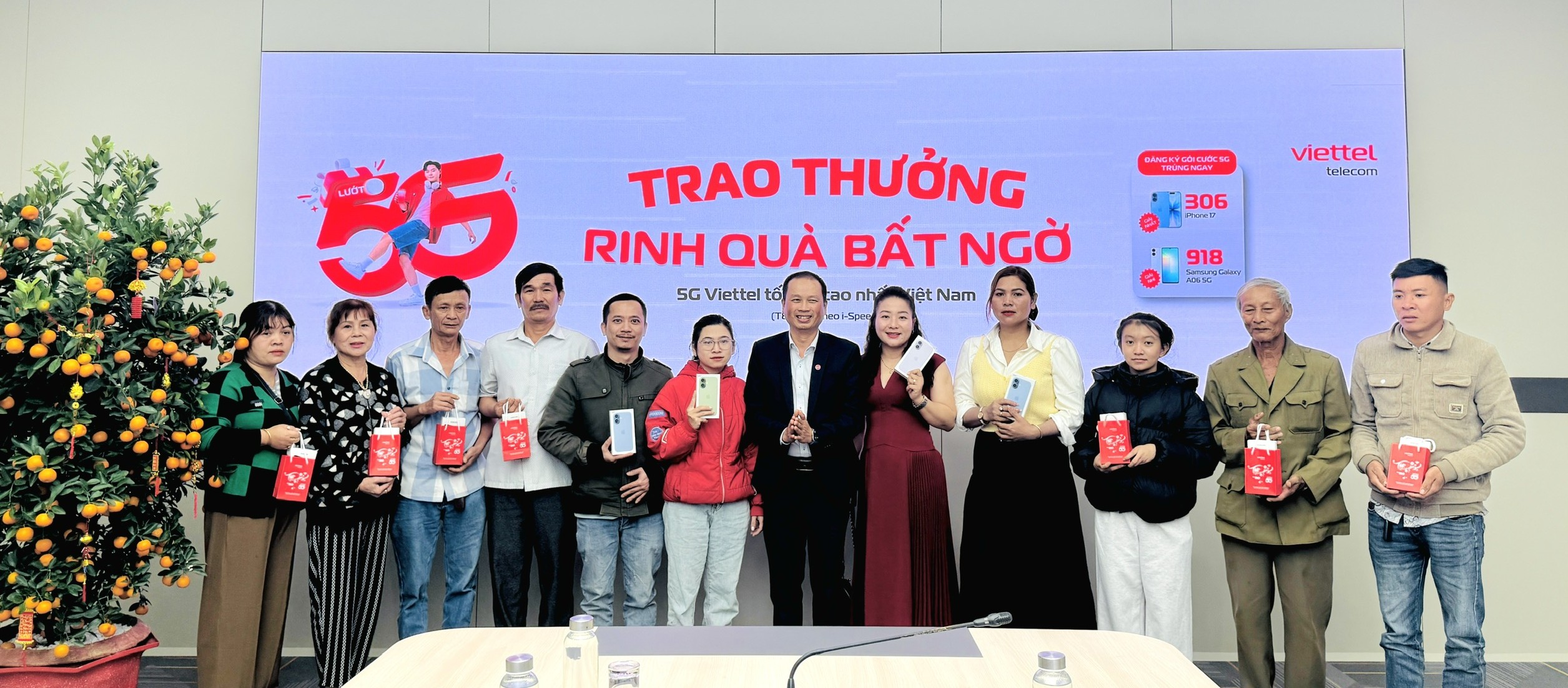 Viettel Đắk Lắk trao thưởng chương trình “Lướt 5G rinh quà bất ngờ” với tổng giá trị gần 300 triệu đồng
