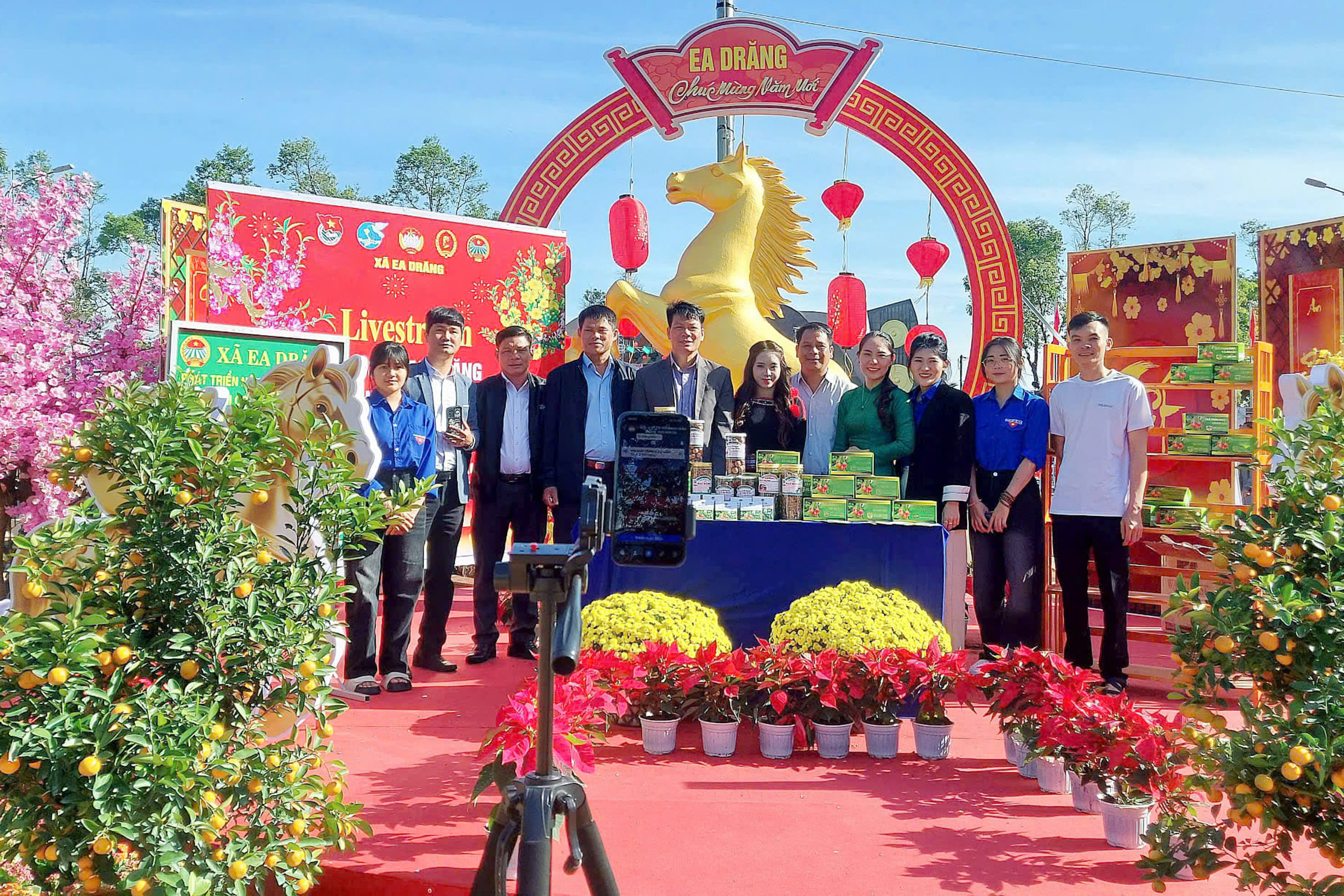 Đưa nông sản OCOP xã Ea Drăng vươn xa qua sóng livestream dịp Tết Bính Ngọ 2026