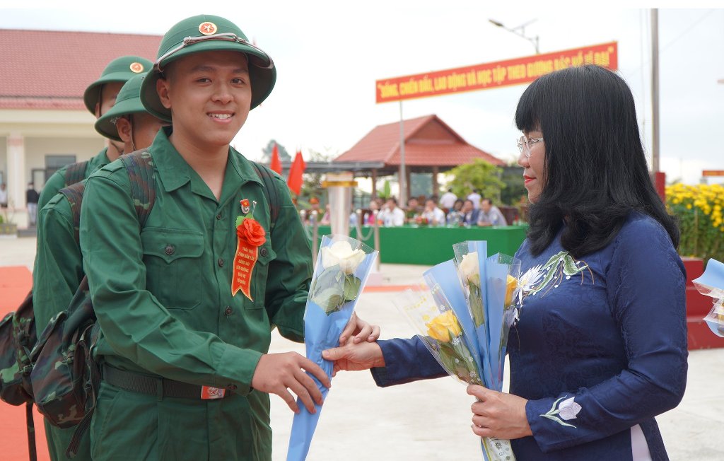 Xã Sông Hinh tổ chức thành công Lễ giao nhận quân năm 2026