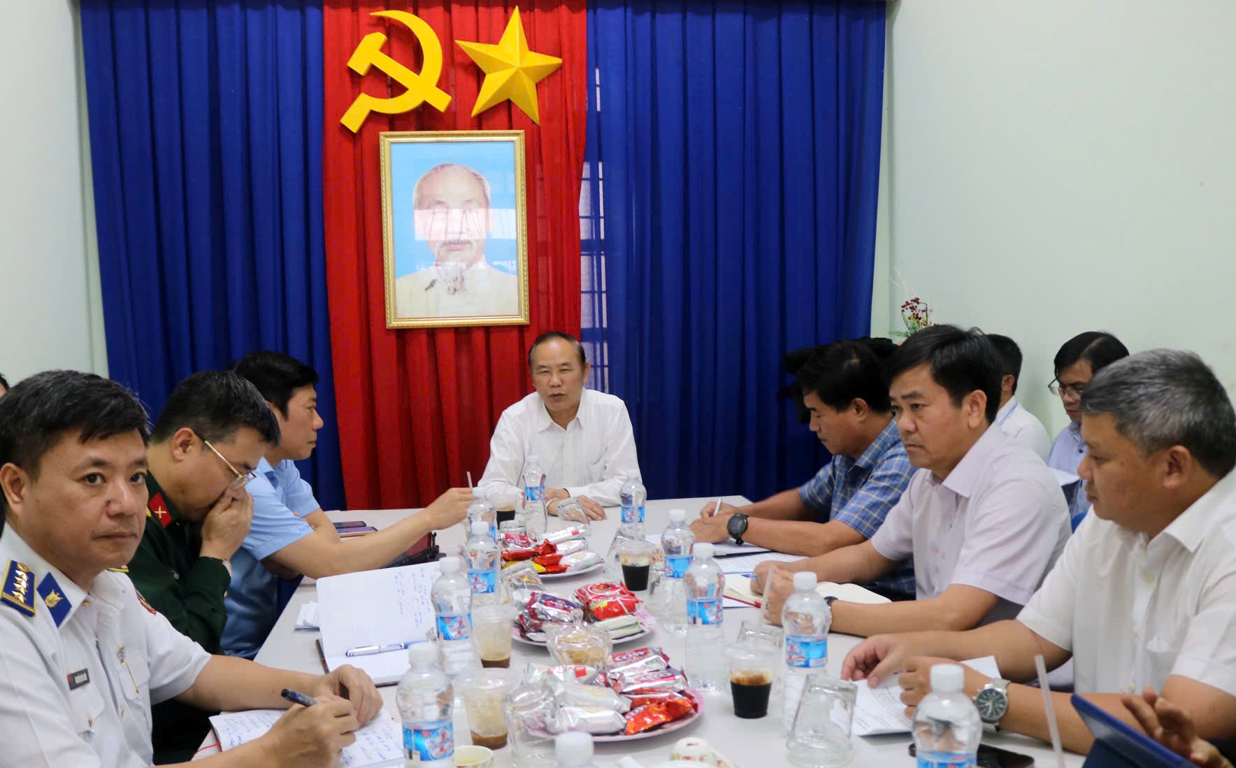 Thứ trưởng Phùng Đức Tiến kiểm tra công tác chống khai thác IUU tại cảng cá Đông Tác