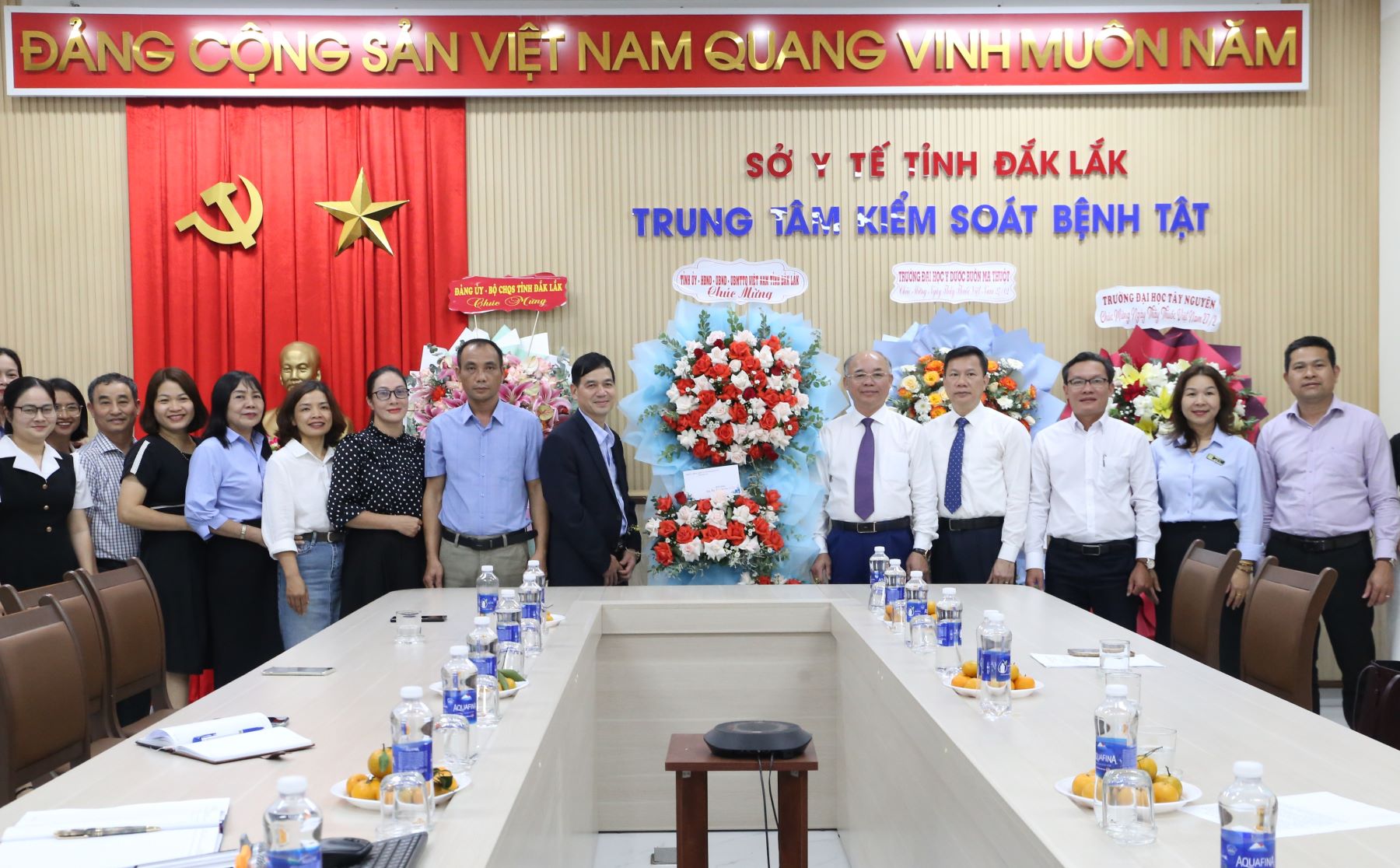 Phó Chủ tịch UBND tỉnh Đắk Lắk Trương Công Thái thăm, chúc mừng các cơ sở y tế nhân Ngày Thầy thuốc Việt Nam