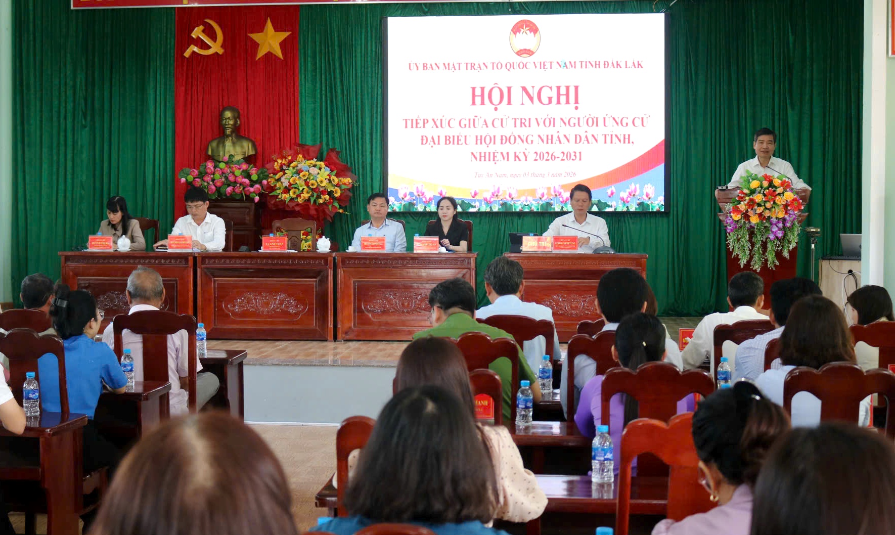 Cử tri Đơn vị bầu cử số 3 gửi gắm niềm tin tới người ứng cử đại biểu HĐND tỉnh