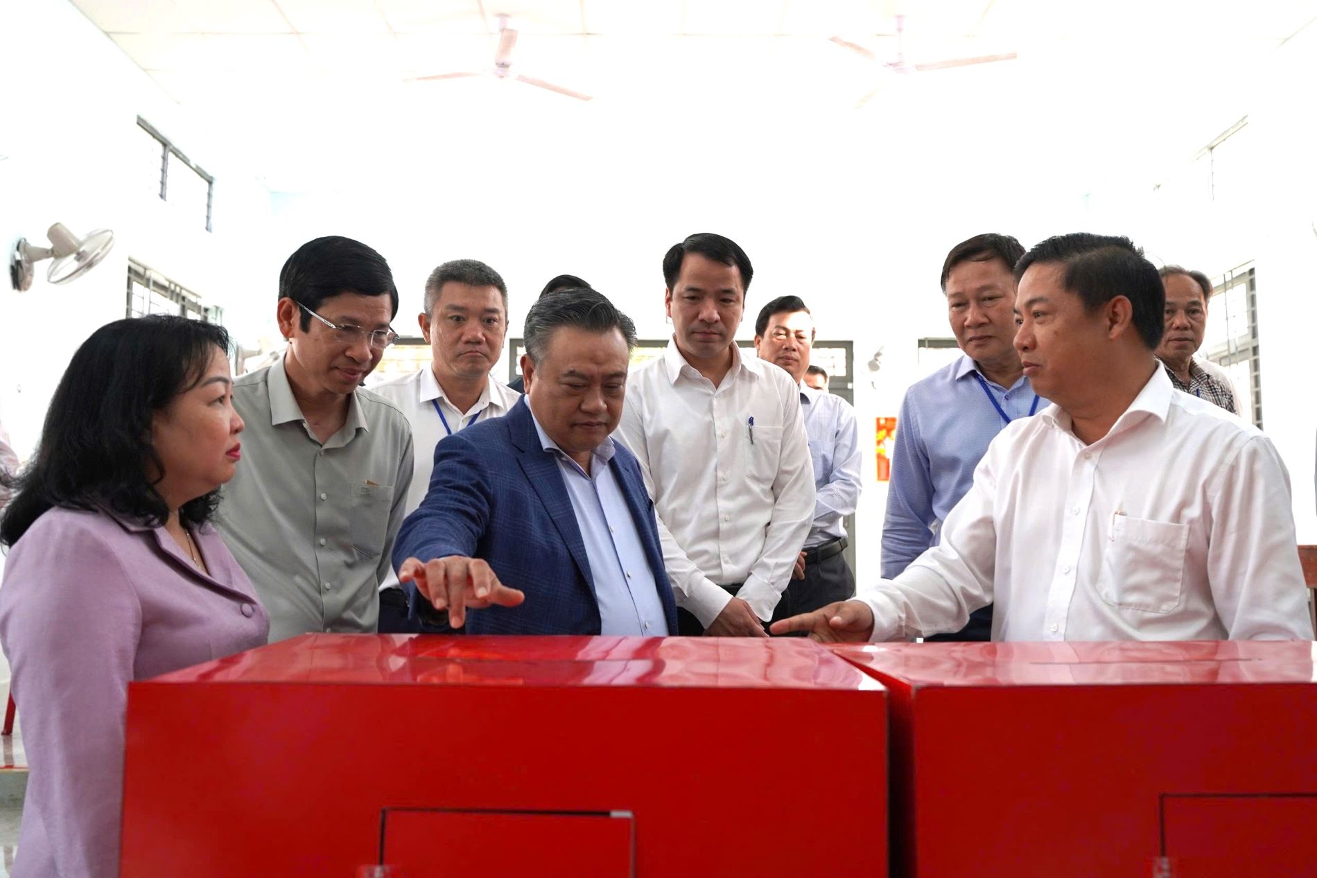 Đoàn công tác của Ủy ban Thường vụ Quốc hội, Hội đồng Bầu cử quốc gia kiểm tra thực tế khu vực bỏ phiếu số 38, phường Buôn Ma Thuột