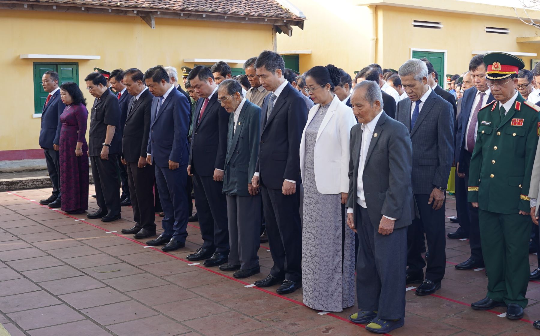 Dâng hương tưởng niệm các chiến sỹ cách mạng hy sinh tại Nhà đày Buôn Ma Thuột nhân kỷ niệm 51 năm Chiến thắng Buôn Ma Thuột