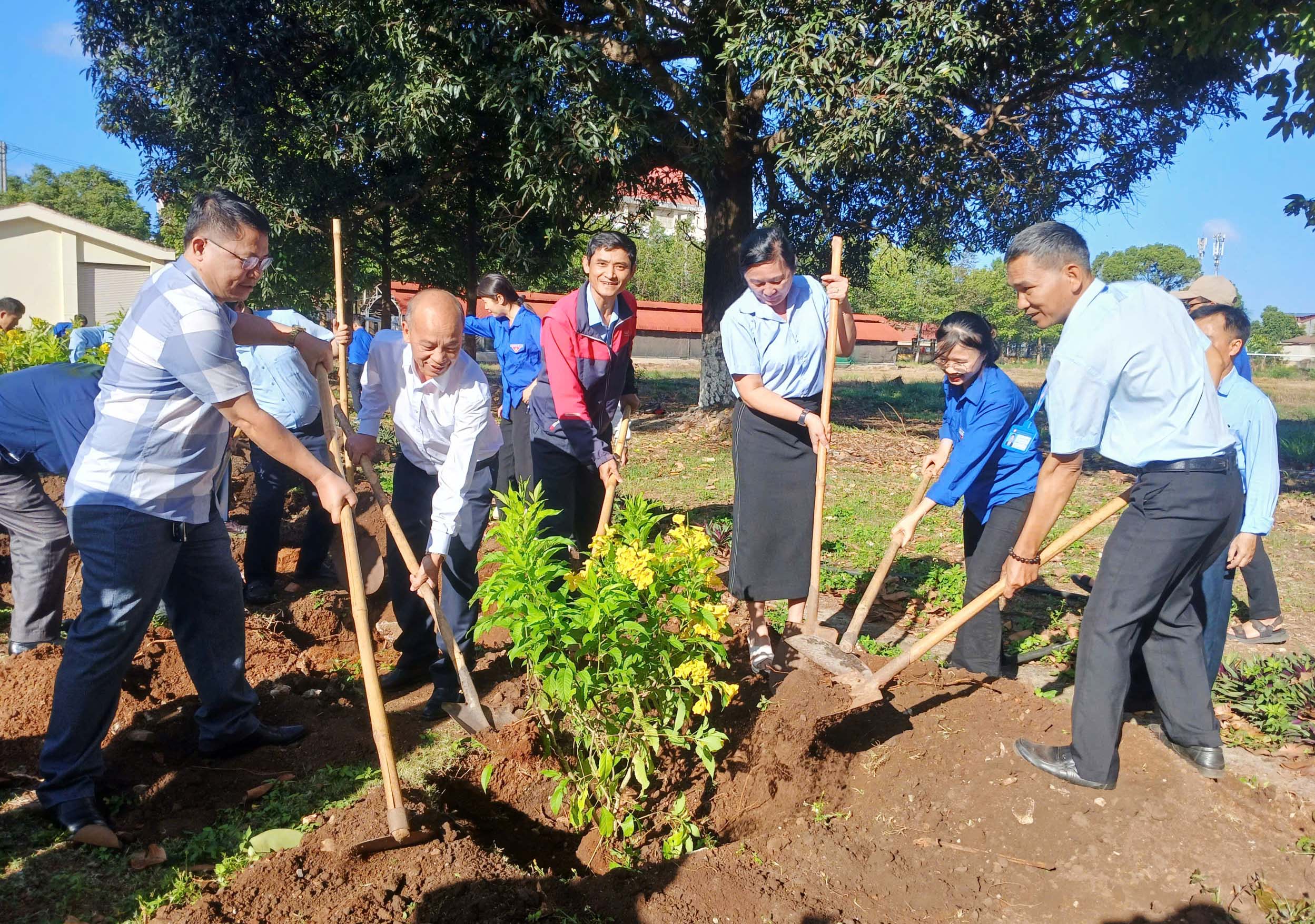 Phát động “Tết trồng cây đời đời nhớ ơn Bác Hồ’ và ra quân ‘Tháng thanh niên” năm 2026