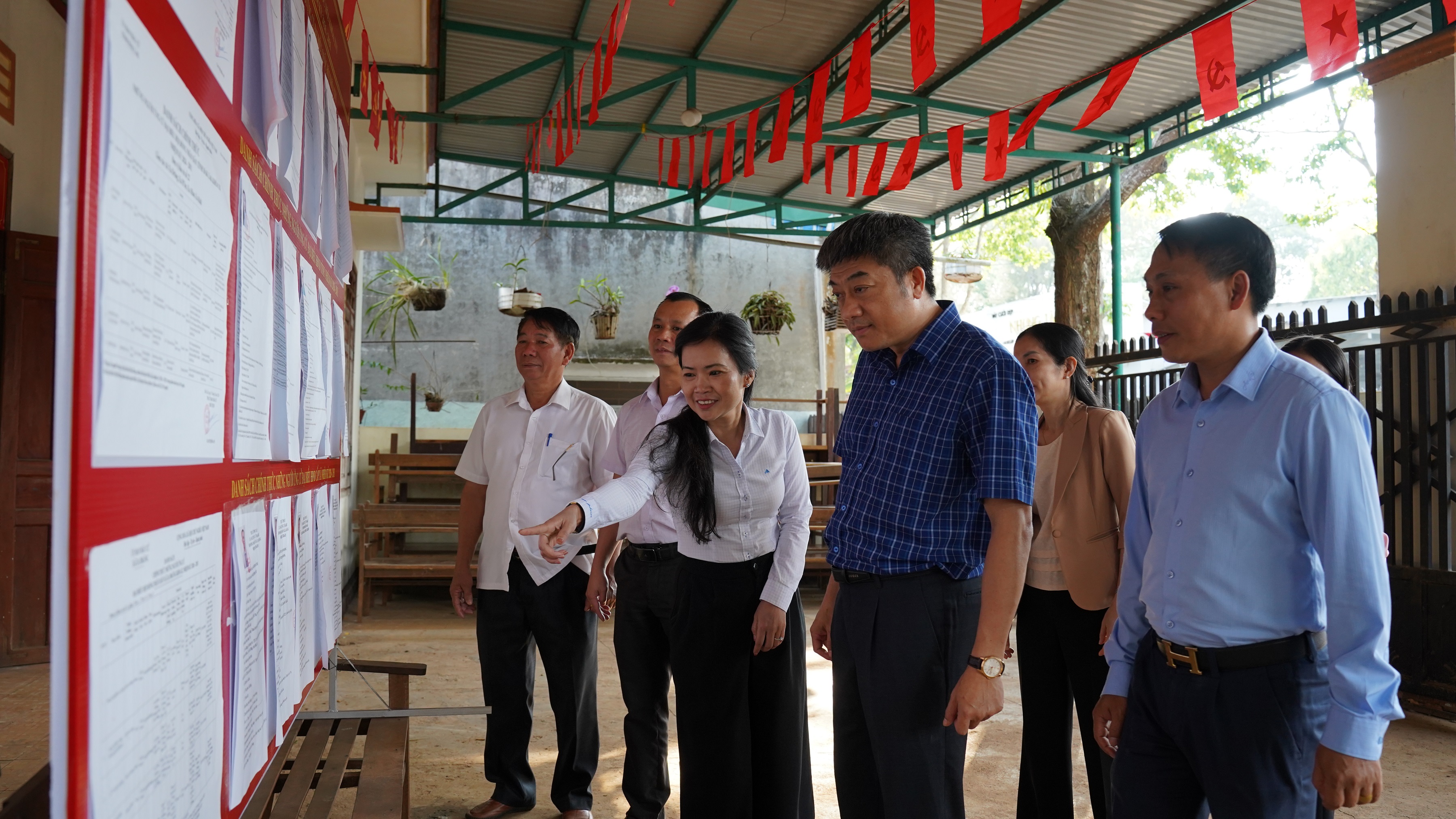 Phó Chủ tịch Thường trực HĐND tỉnh Đắk Lắk Từ Thái Giang kiểm tra công tác chuẩn bị bầu cử tại các địa phương