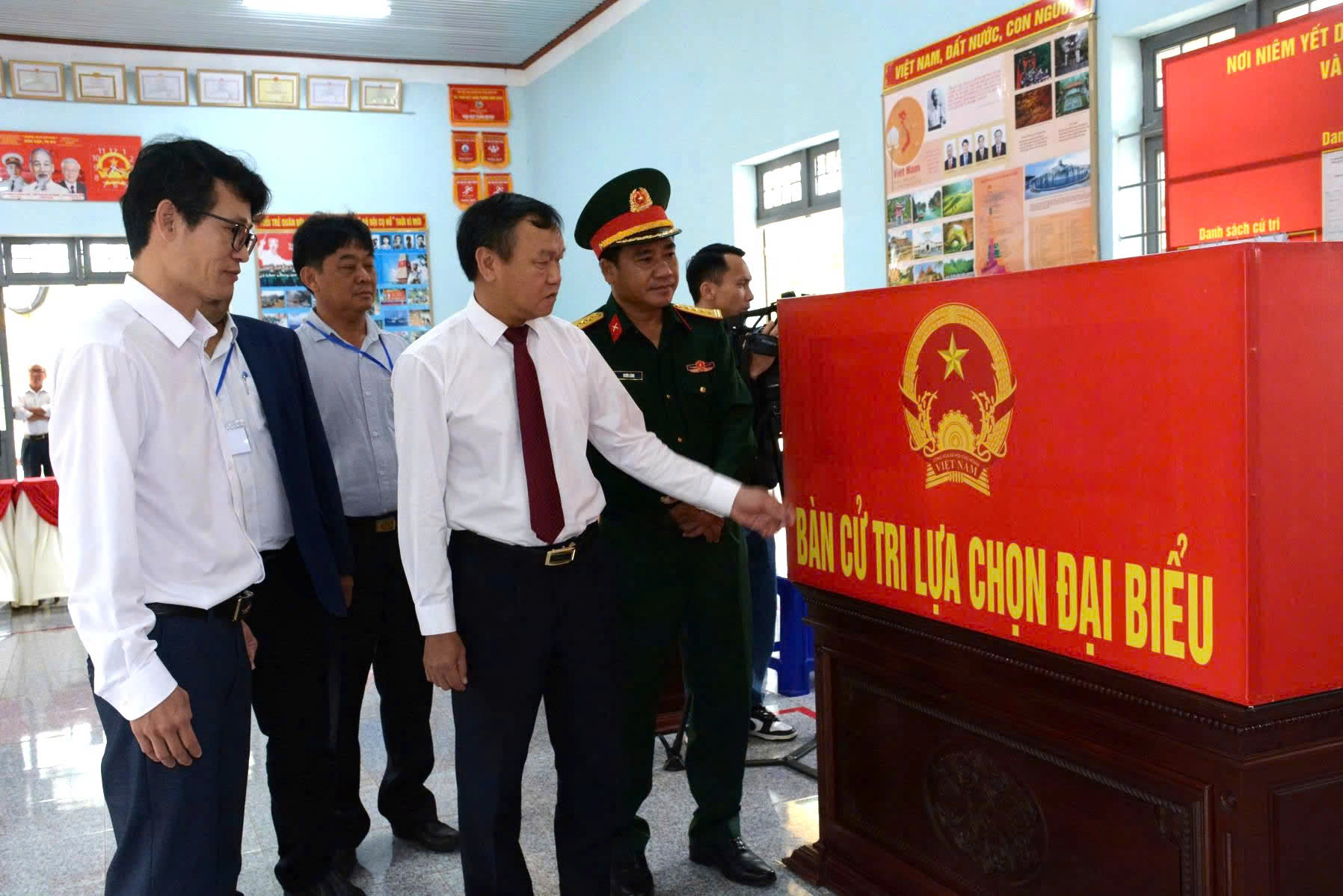 Phó Chủ tịch UBND tỉnh Đào Mỹ dự bầu cử sớm tại Tiểu đoàn Bộ binh 303