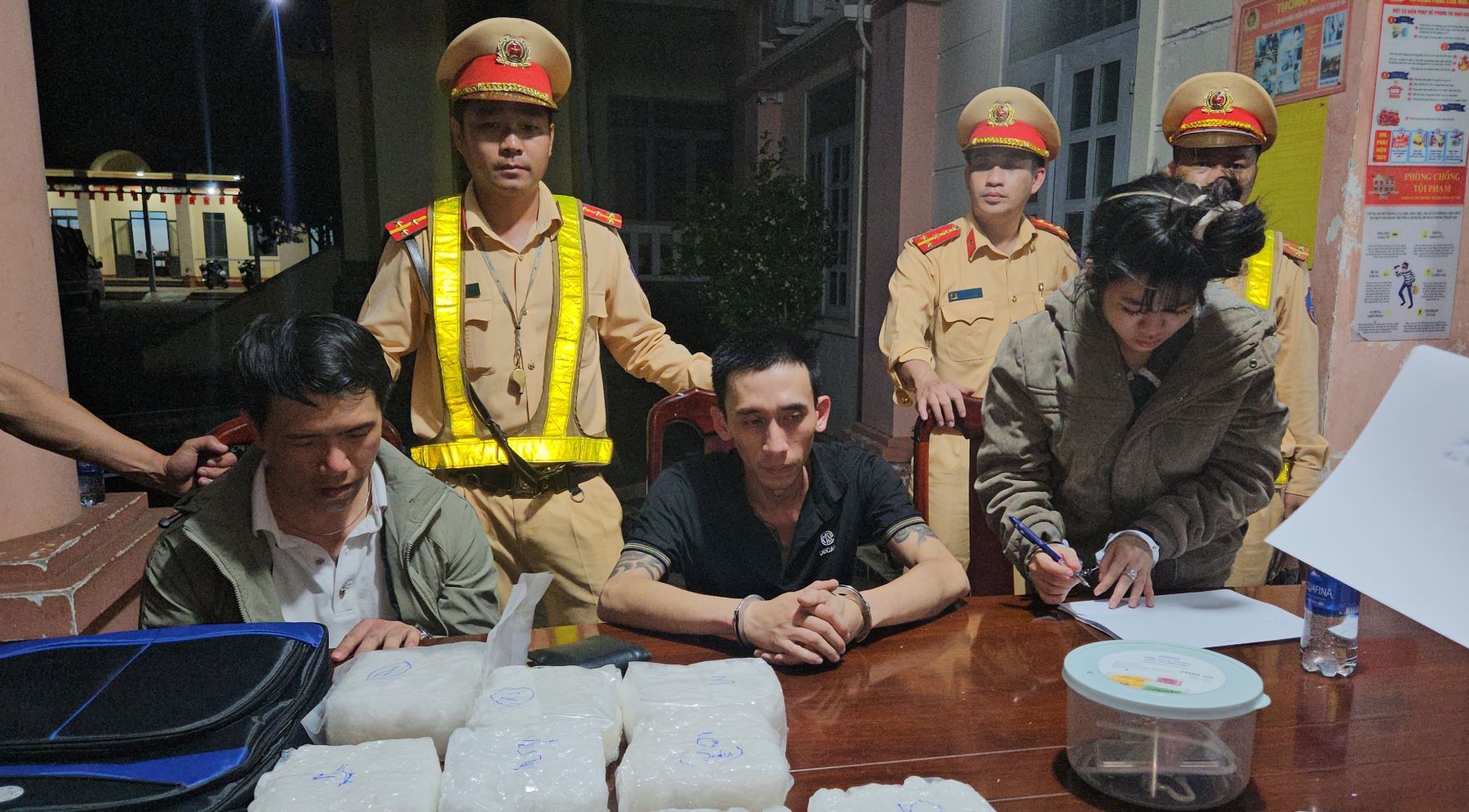 Bắt giữ đường dây vận chuyển hơn 10kg ma túy liên tỉnh