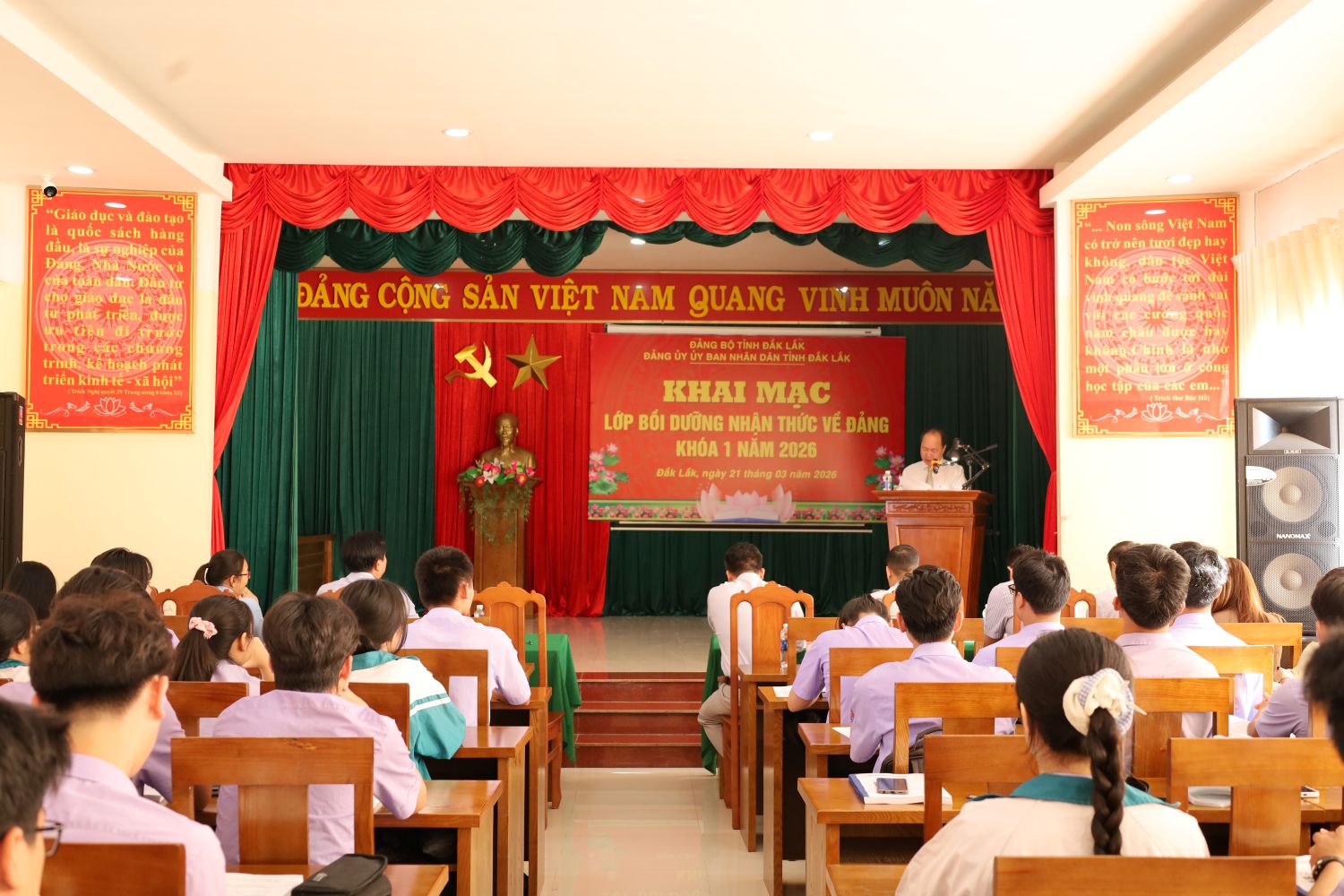 Bồi dưỡng nhận thức về Đảng cho 45 quần chúng ưu tú Trường THCS - THPT Tây Nguyên