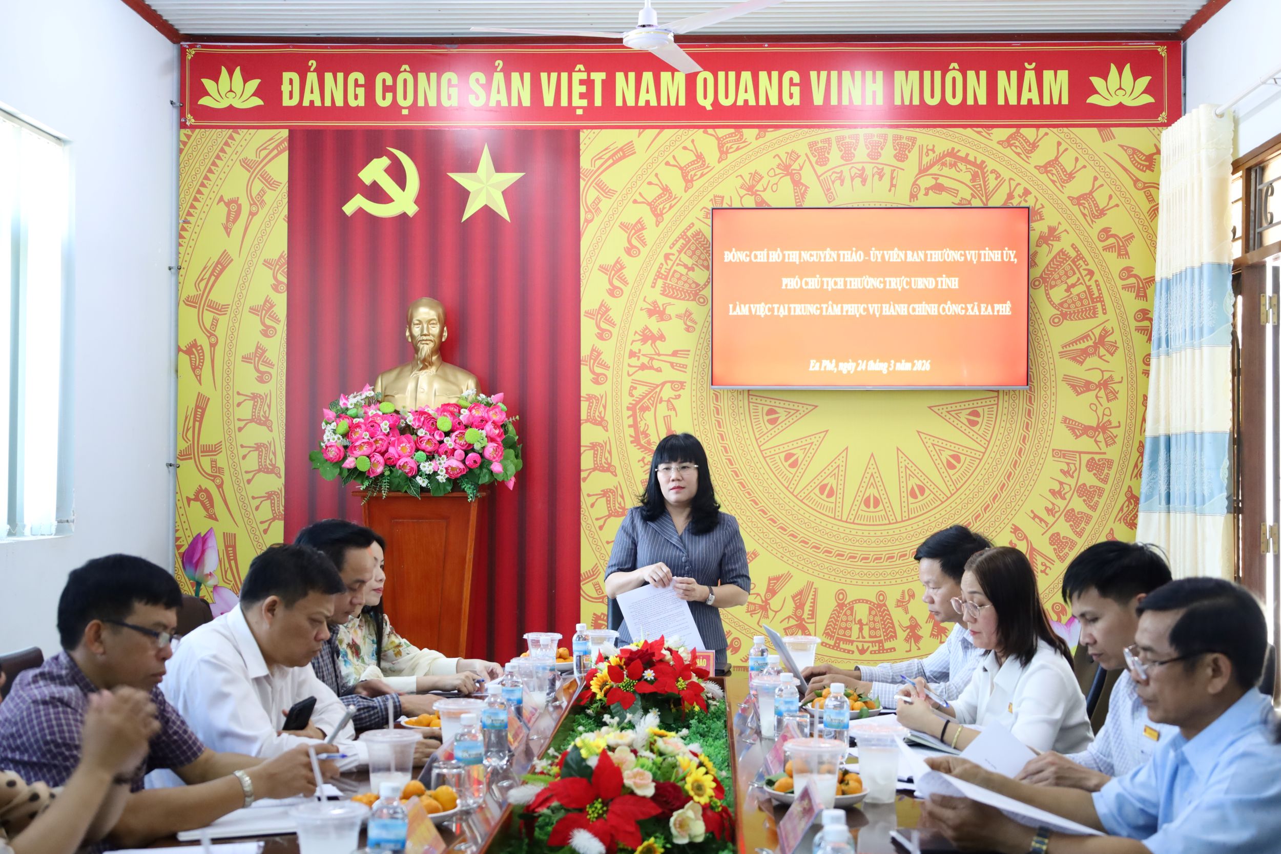 Phó Chủ tịch Thường trực UBND tỉnh Hồ Thị Nguyên Thảo làm việc tại Trung tâm Phục vụ hành chính công xã Ea Phê