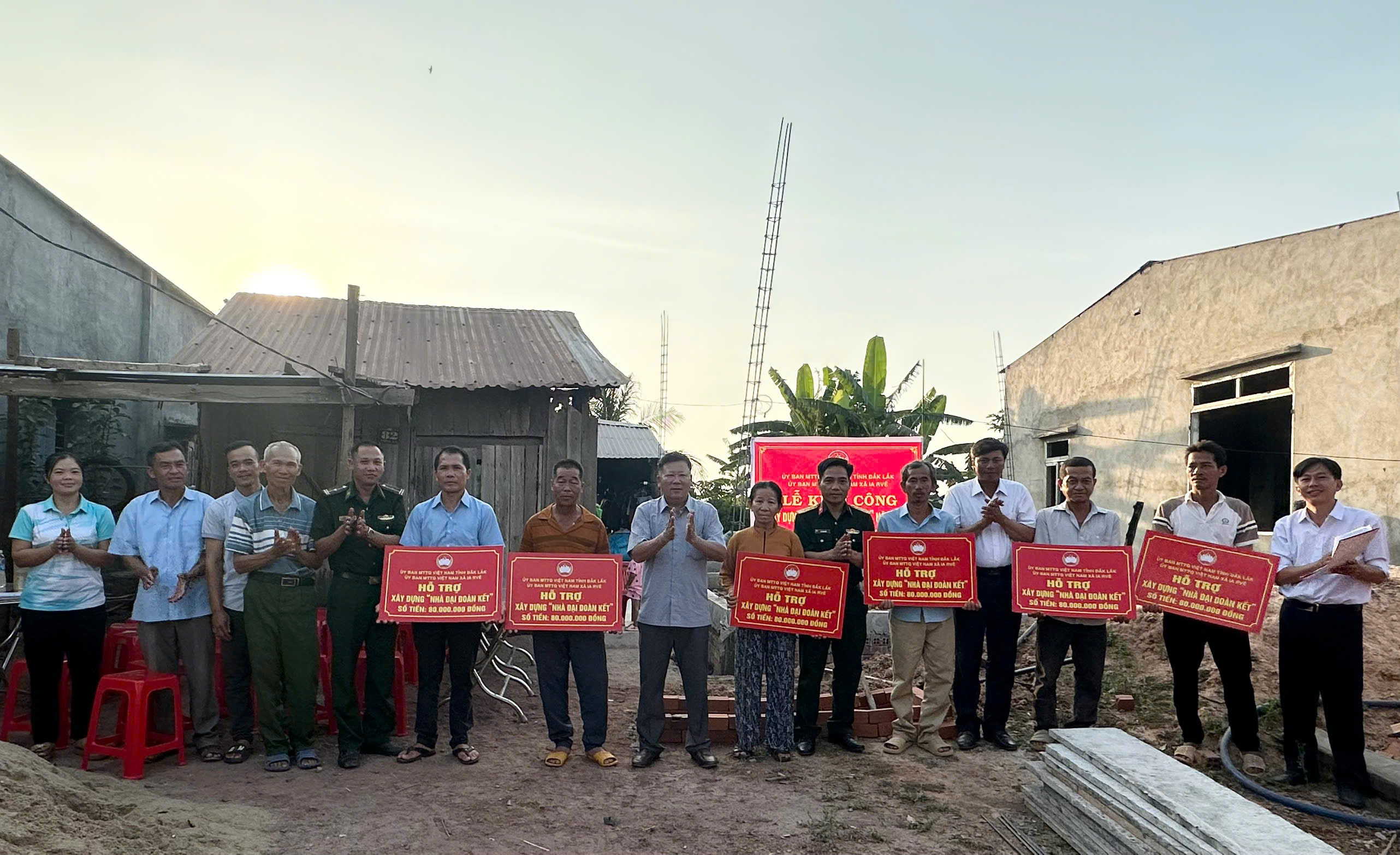 Khởi công xây dựng nhà “Đại đoàn kết” cho các gia đình khó khăn tại xã biên giới Ia Rvê