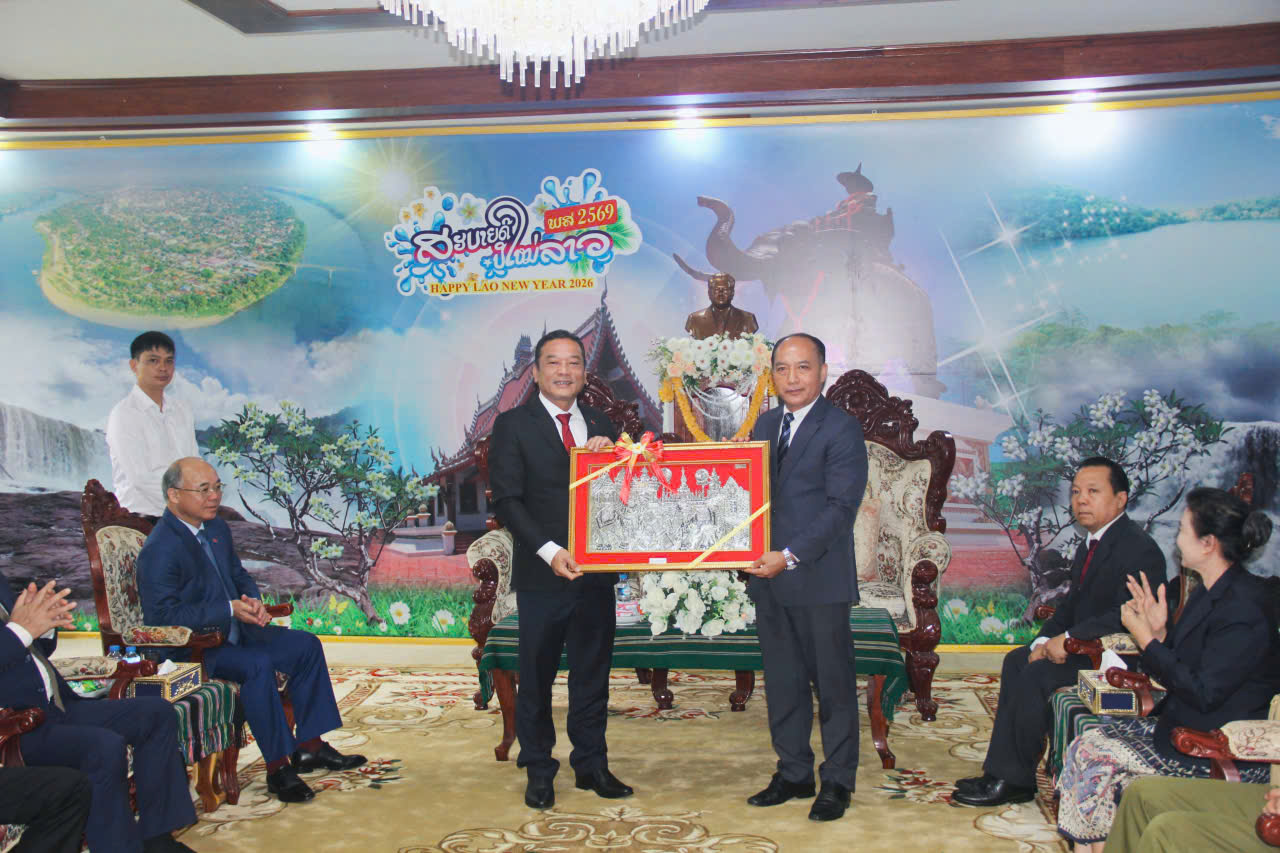 Đoàn công tác của Thường trực Tỉnh ủy Đắk Lắk thăm, chúc Tết tại tỉnh Attapeu (Lào)