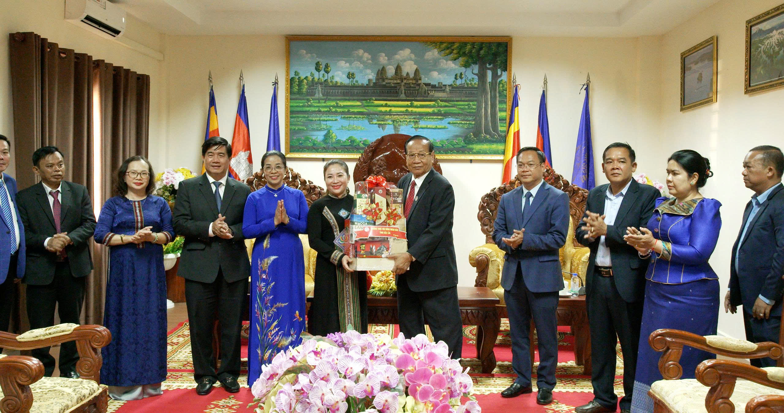 Lãnh đạo tỉnh Đắk Lắk thăm và chúc Tết cổ truyền Chol Chnam Thmay tại tỉnh Mondulkiri