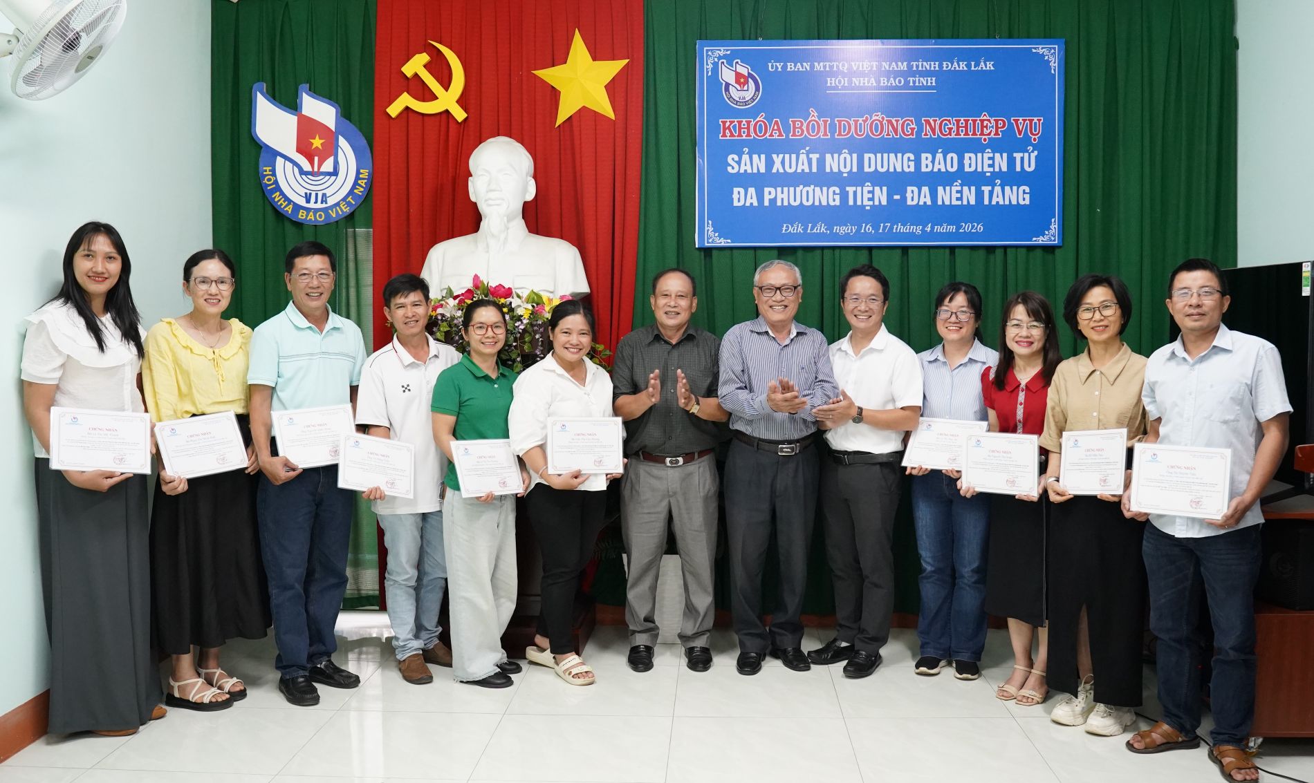 Bế giảng Khóa bồi dưỡng nghiệp vụ sản xuất nội dung báo điện tử đa phương tiện – đa nền tảng