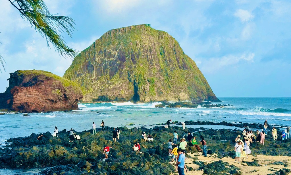 Phát triển du lịch Hòn Yến gắn với bảo tồn hệ sinh thái biển