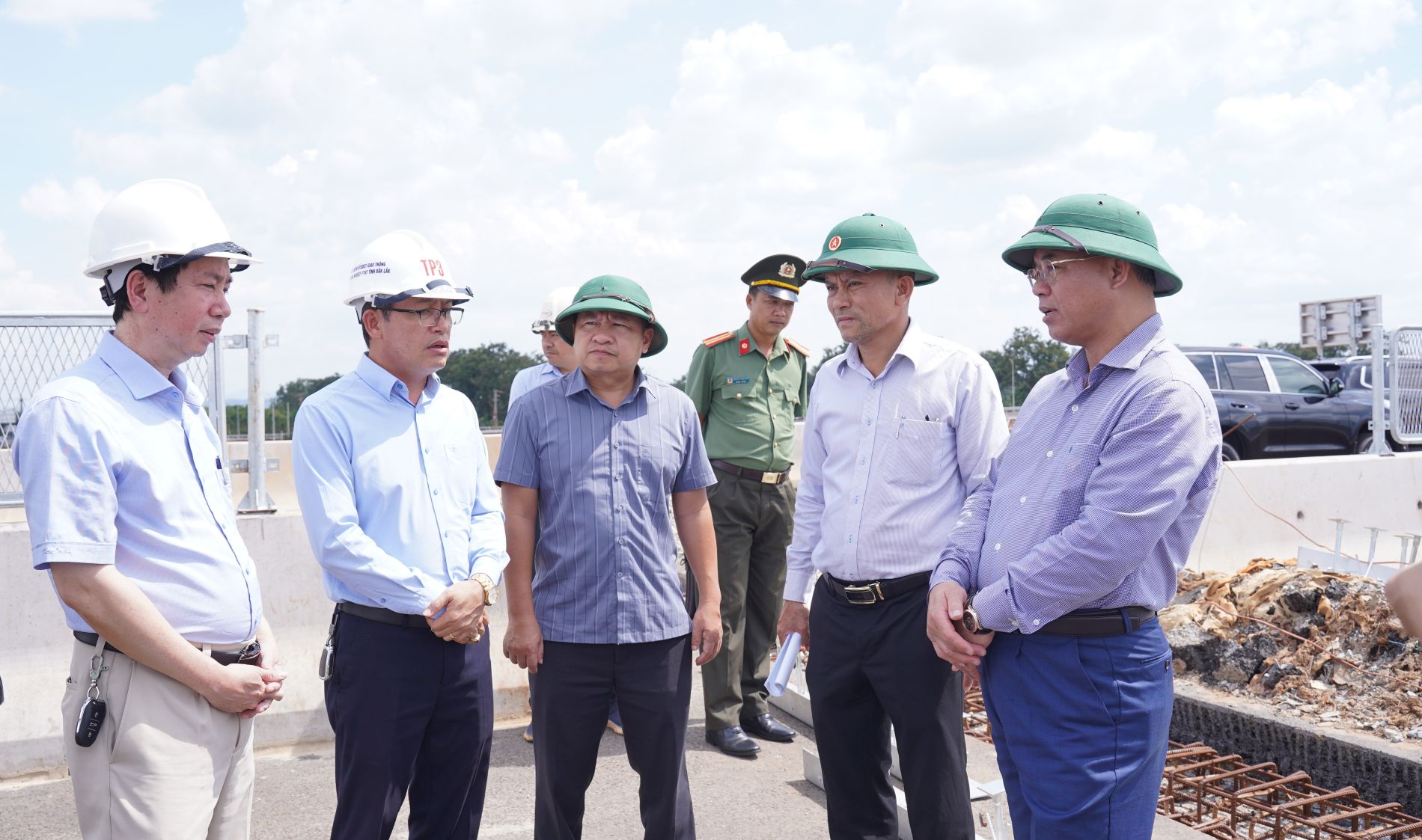 Phó Chủ tịch UBND tỉnh Đắk Lắk Trương Công Thái kiểm tra thực địa Dự án cao tốc Khánh Hòa - Buôn Ma Thuột