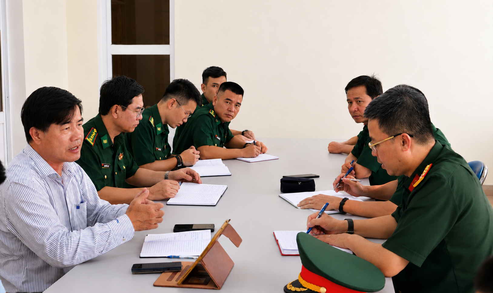Đoàn công tác của Cục Tác chiến/Bộ Tổng Tham mưu Quân đội nhân dân Việt Nam kiểm tra công tác chống khai thác IUU tại Đắk Lắk