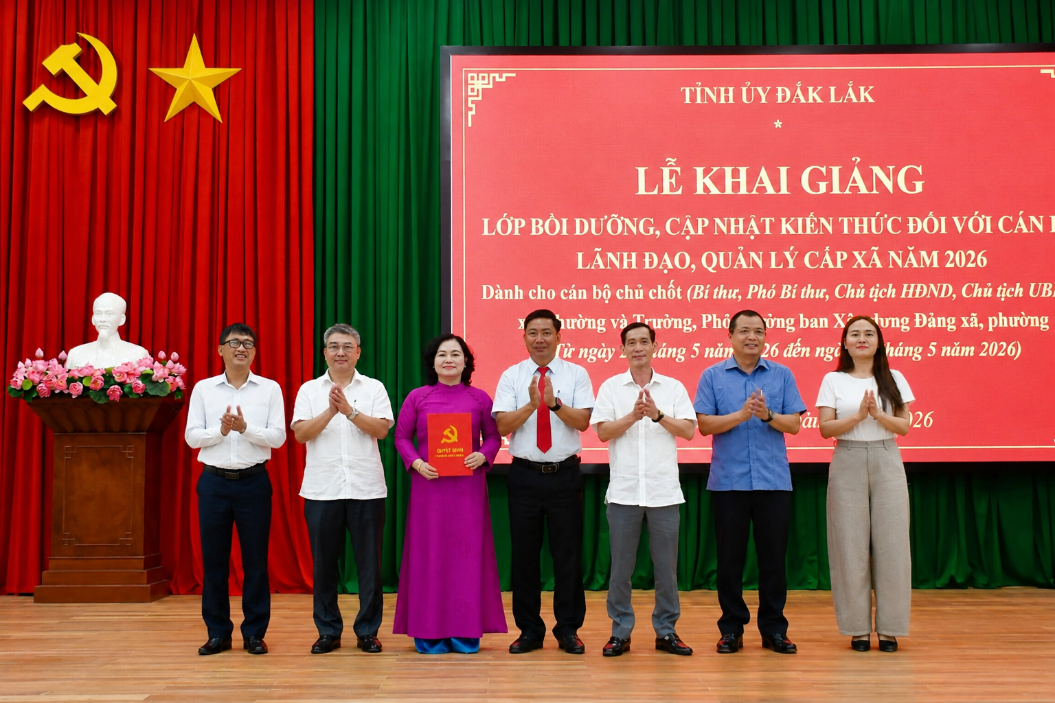 Khai giảng lớp bồi dưỡng, cập nhật kiến thức cho cán bộ lãnh đạo, quản lý cấp xã