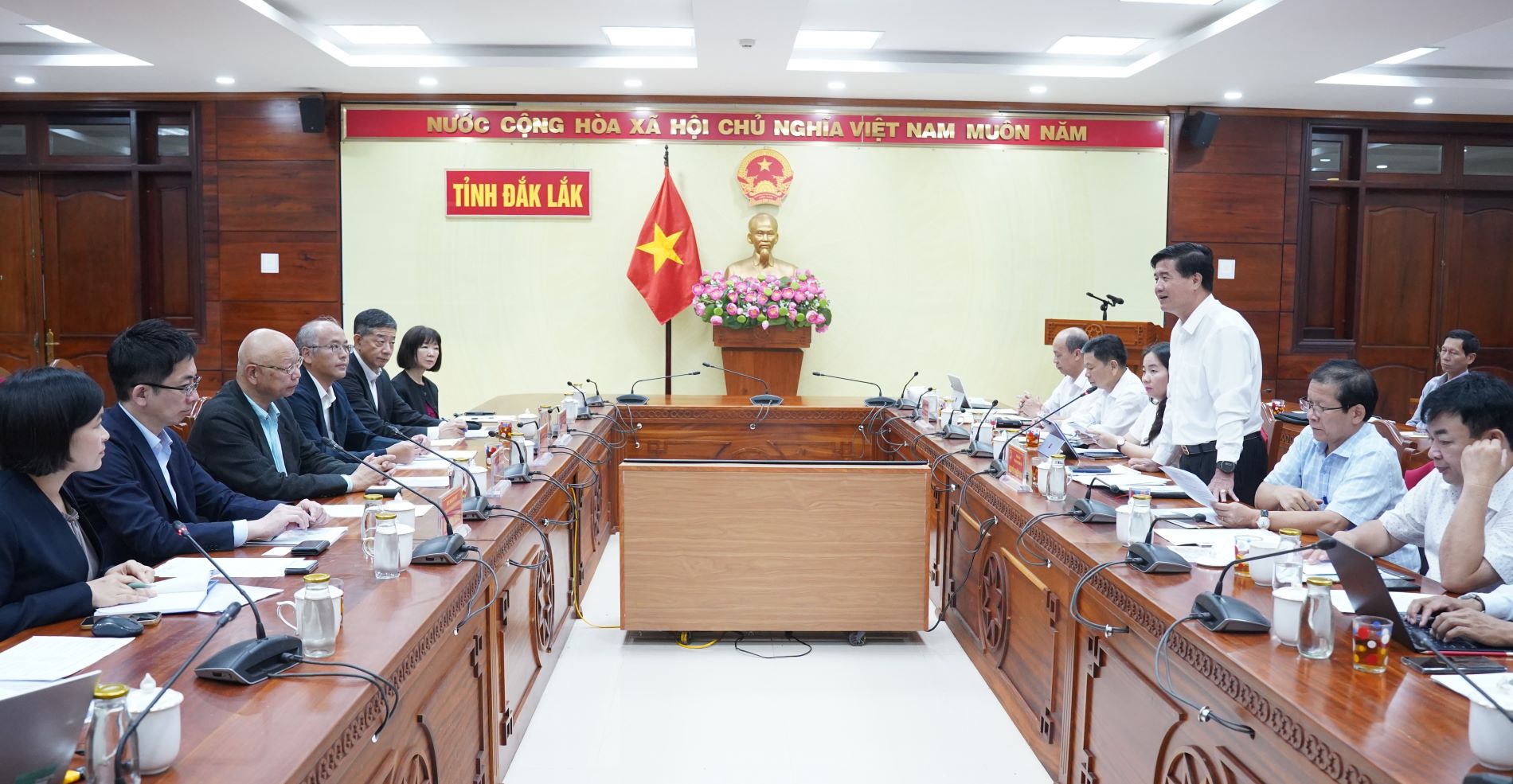 Phó Chủ tịch UBND tỉnh Đắk Lắk Nguyễn Thiên Văn làm việc với Tập đoàn Mitani Sangyo (Nhật Bản)