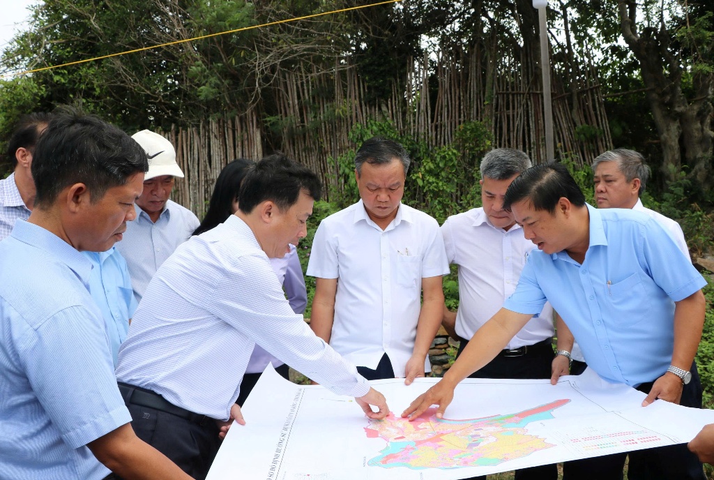 Bí thư Tỉnh ủy Lương Nguyễn Minh Triết khảo sát thực tế một số điểm du lịch cộng đồng khu vực phía Đông tỉnh