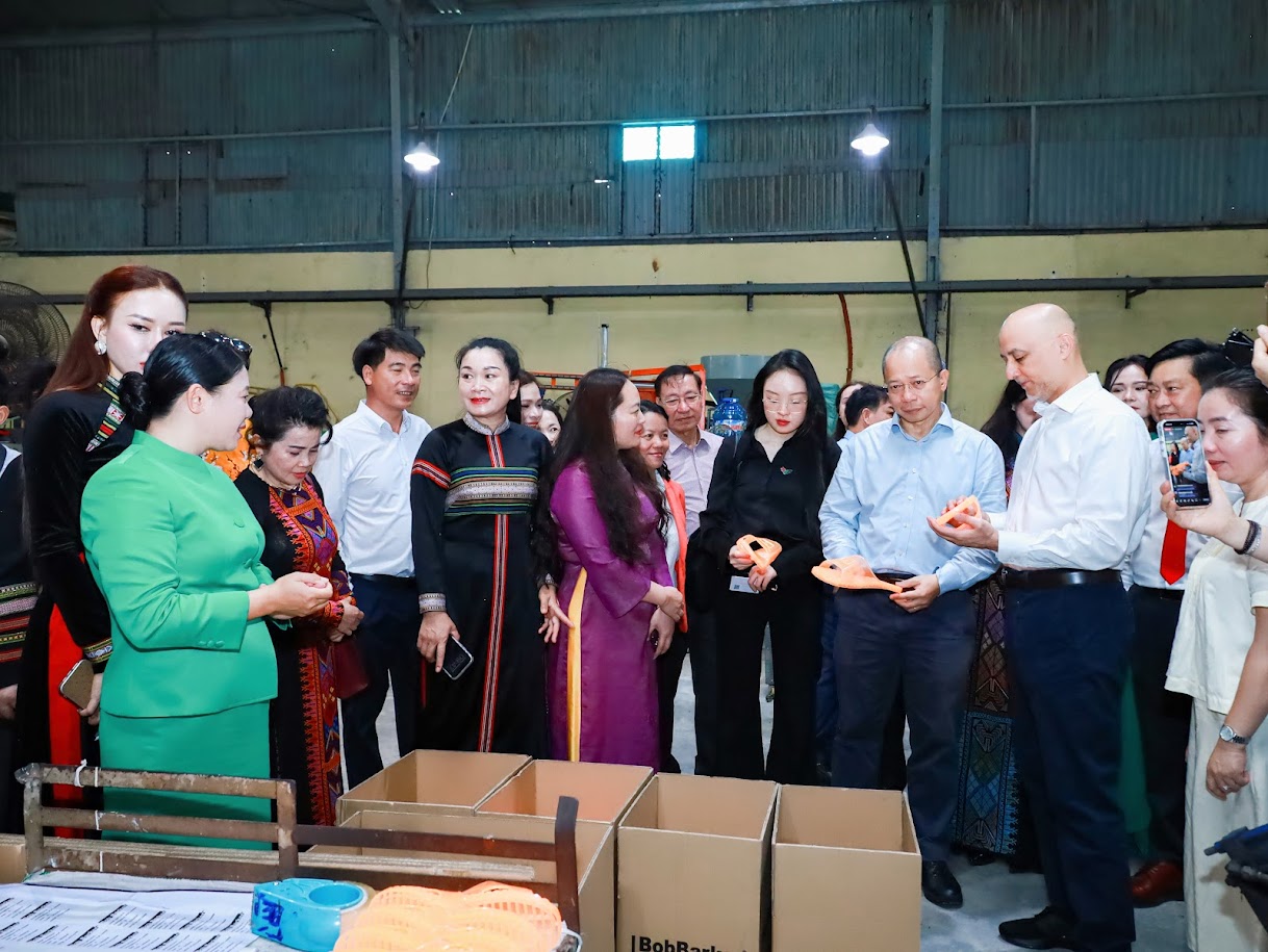 Phối hợp triển khai chương trình khảo sát "Hàng hóa, dịch vụ người tiêu dùng tin cậy năm 2026"