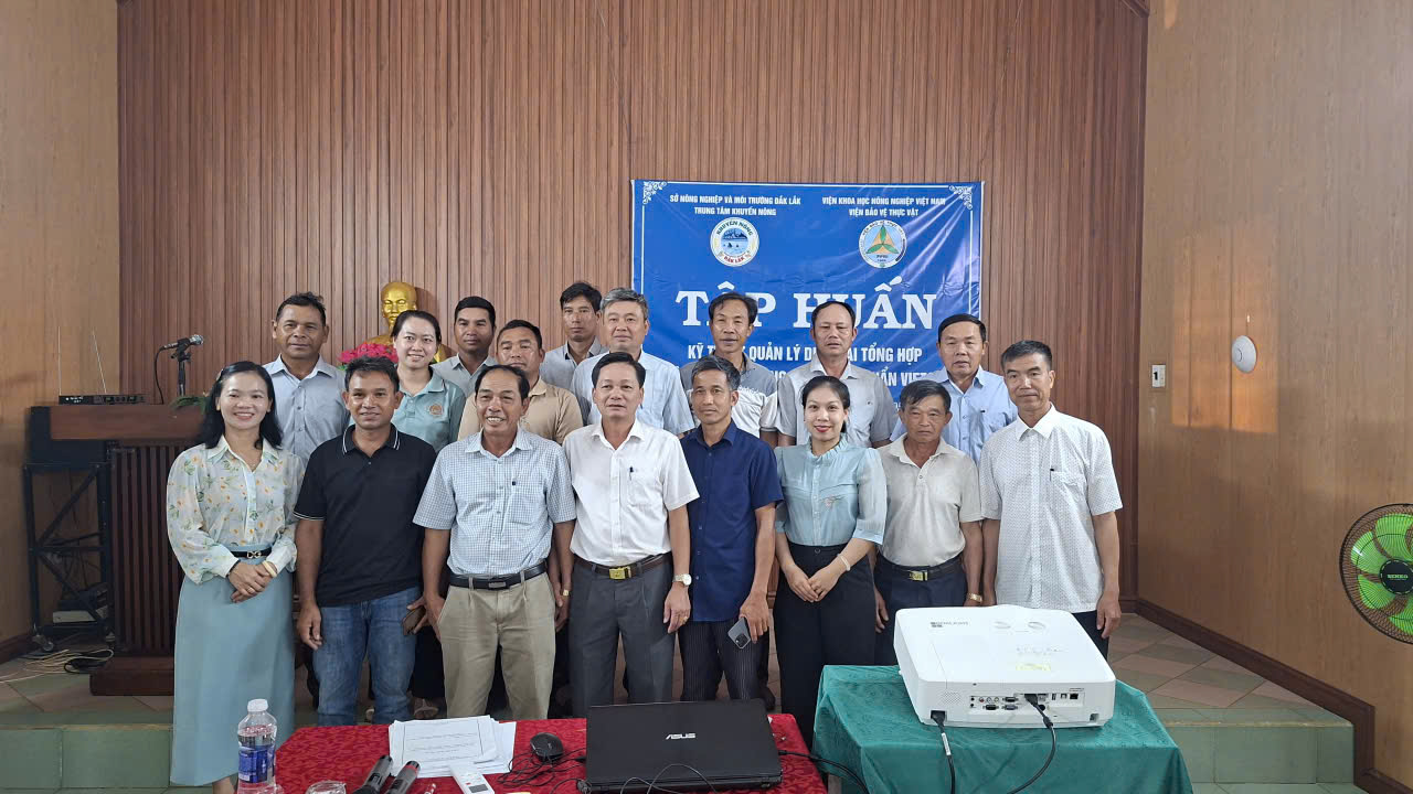 Tập huấn kỹ thuật quản lý dịch hại tổng hợp trên cây sầu riêng theo tiêu chuẩn Vietgap