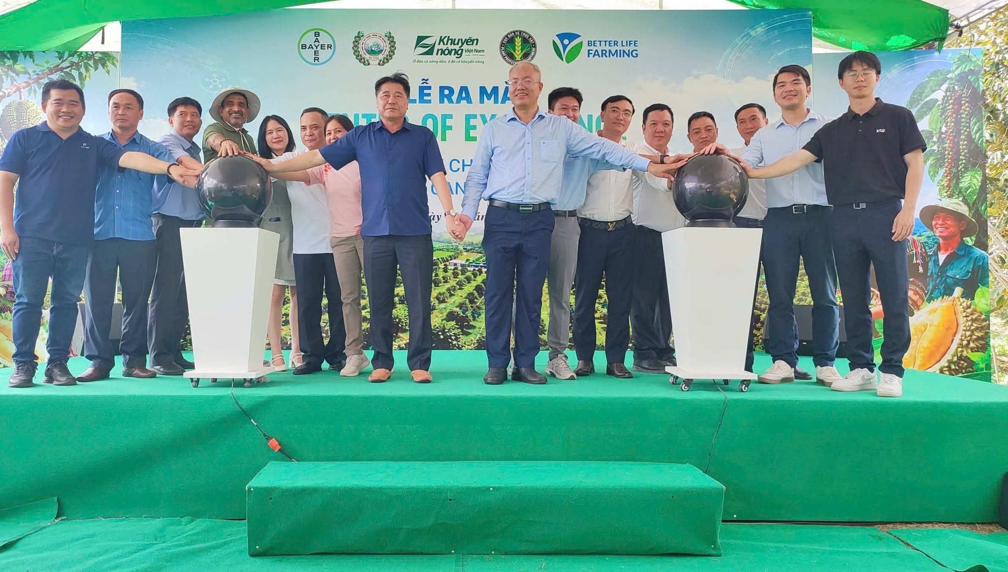 Ra mắt mô hình chuyển giao công nghệ canh tác bền vững trên cây sầu riêng và cà phê vùng Tây Nguyên
