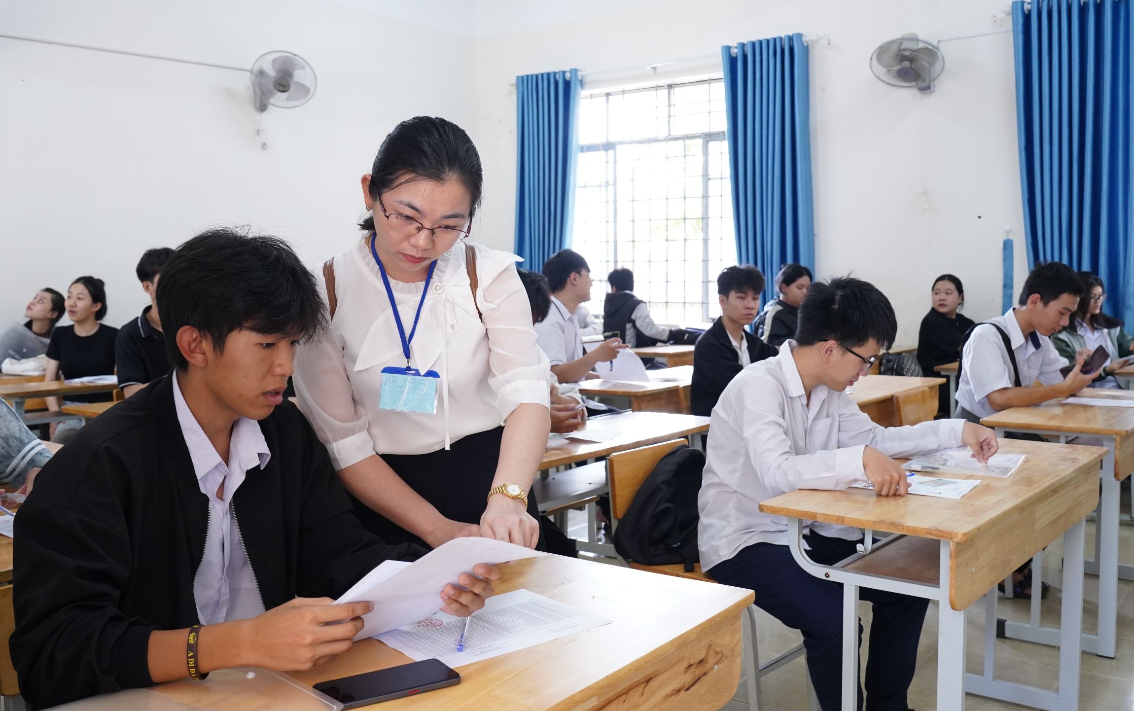 Thí sinh Đắk Lắk làm thủ tục dự thi tốt nghiệp THPT năm 2026 đạt 98,85%