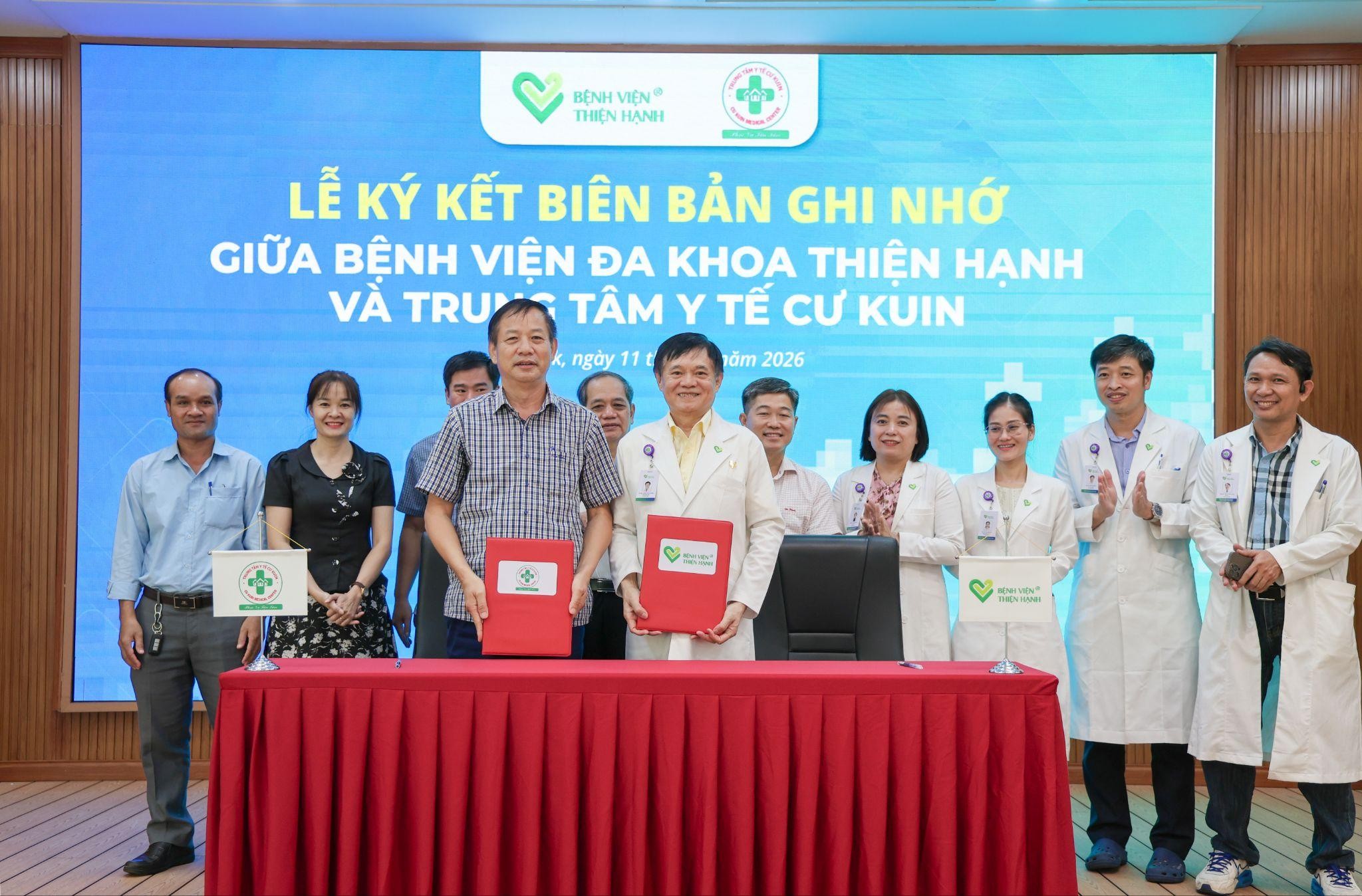 Bệnh viện Thiện Hạnh và Trung tâm y tế Cư Kuin ký kết biên bản ghi nhớ hợp tác chuyên môn
