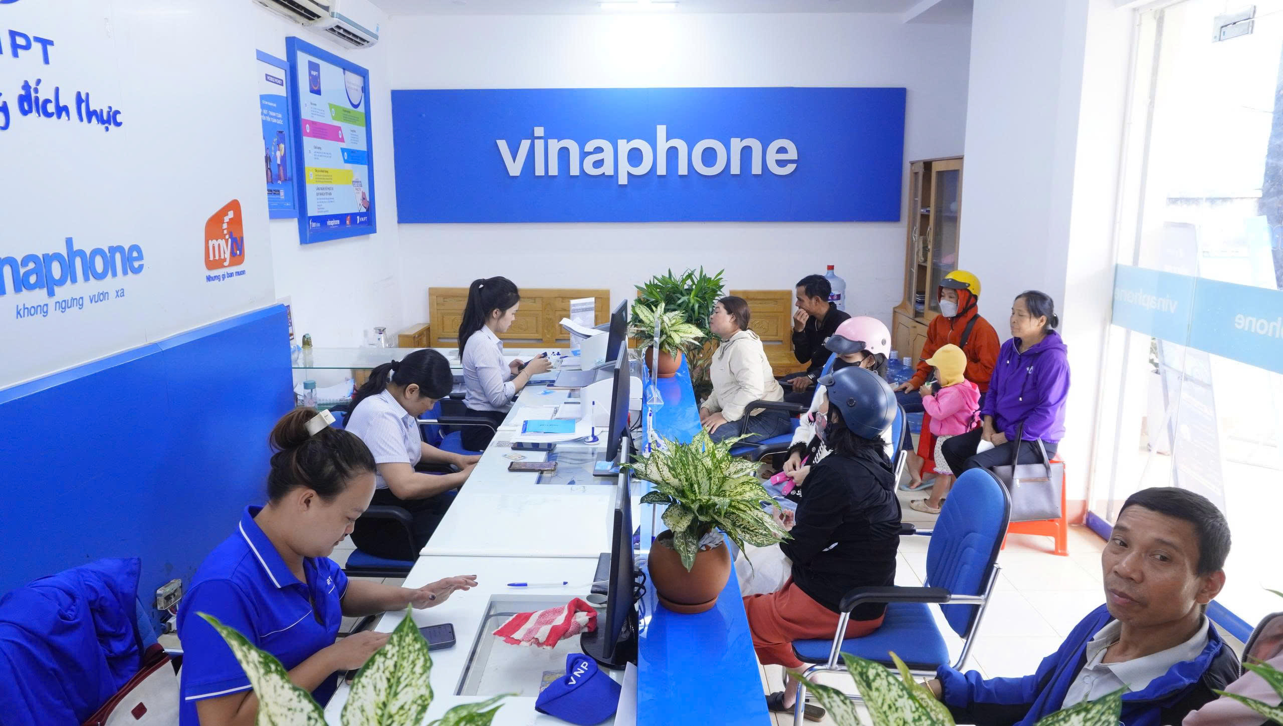 VNPT Đắk Lắk triển khai hỗ trợ khách hàng xác thực thông tin thuê bao, khôi phục liên lạc