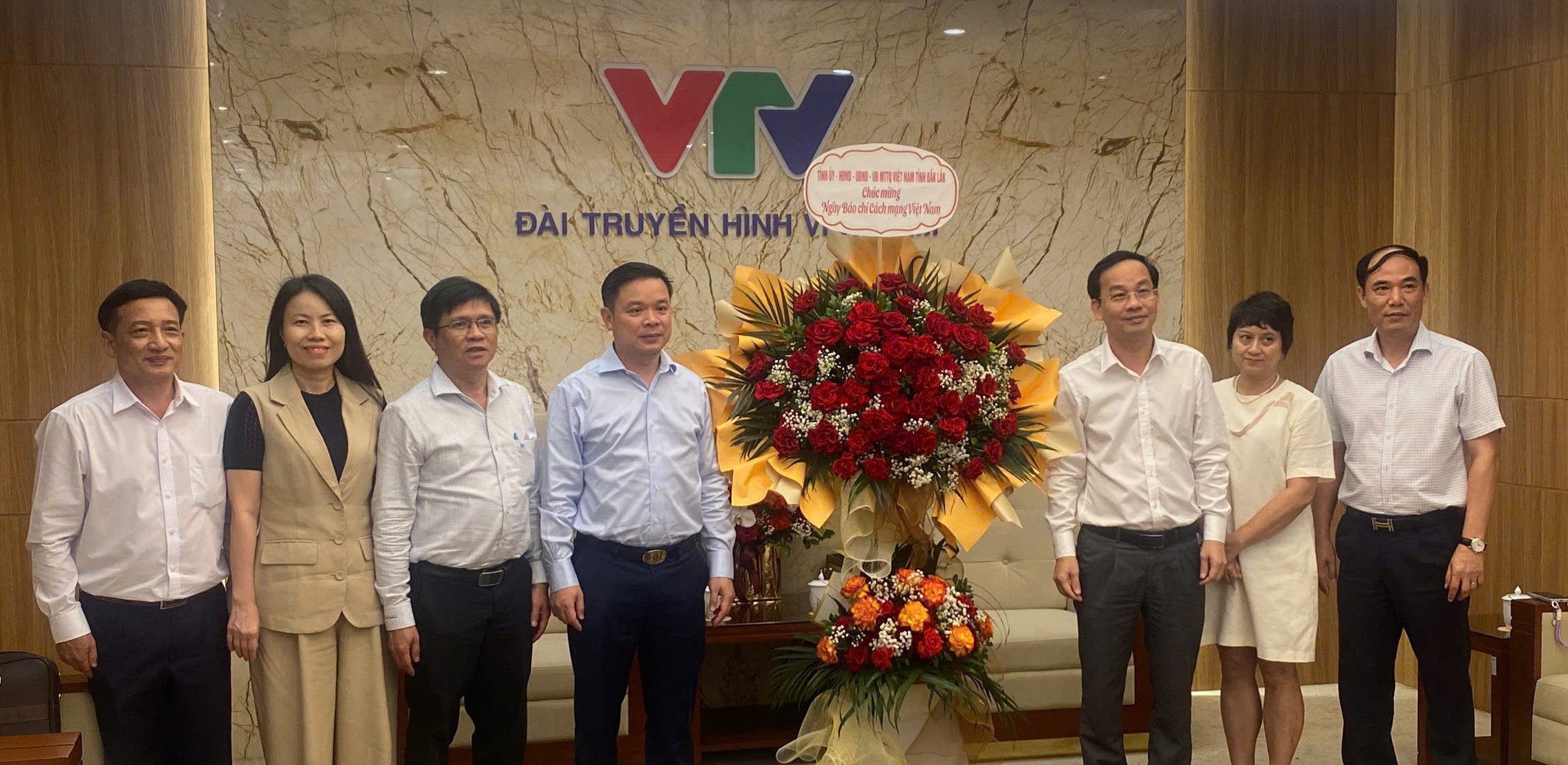 Chủ tịch UBND tỉnh Đỗ Hữu Huy thăm, chúc mừng các cơ quan báo chí Trung ương nhân kỷ niệm Ngày Báo chí Cách mạng Việt Nam