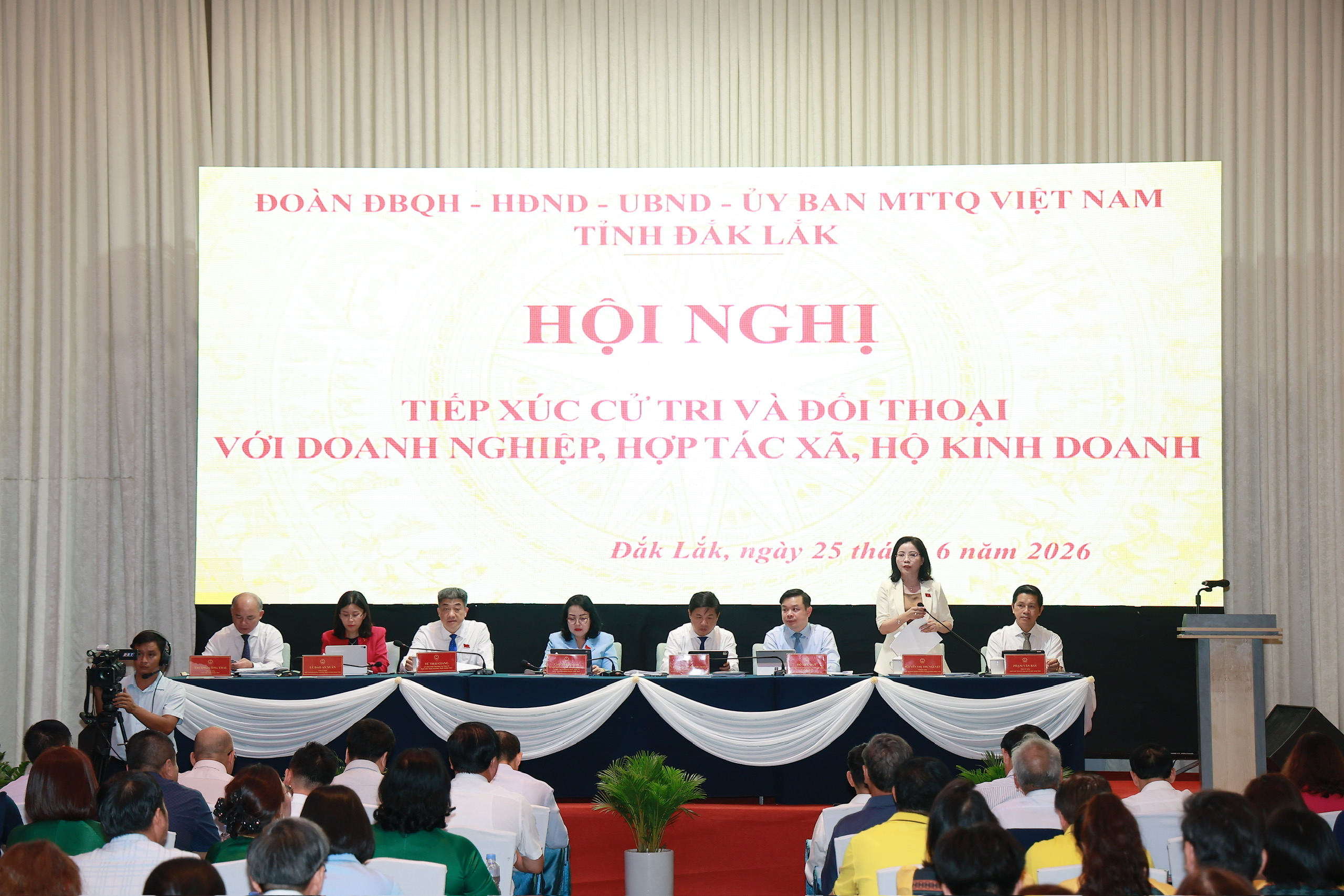 Hội nghị tiếp xúc cử tri và đối thoại với doanh nghiệp, hợp tác xã, hộ kinh doanh